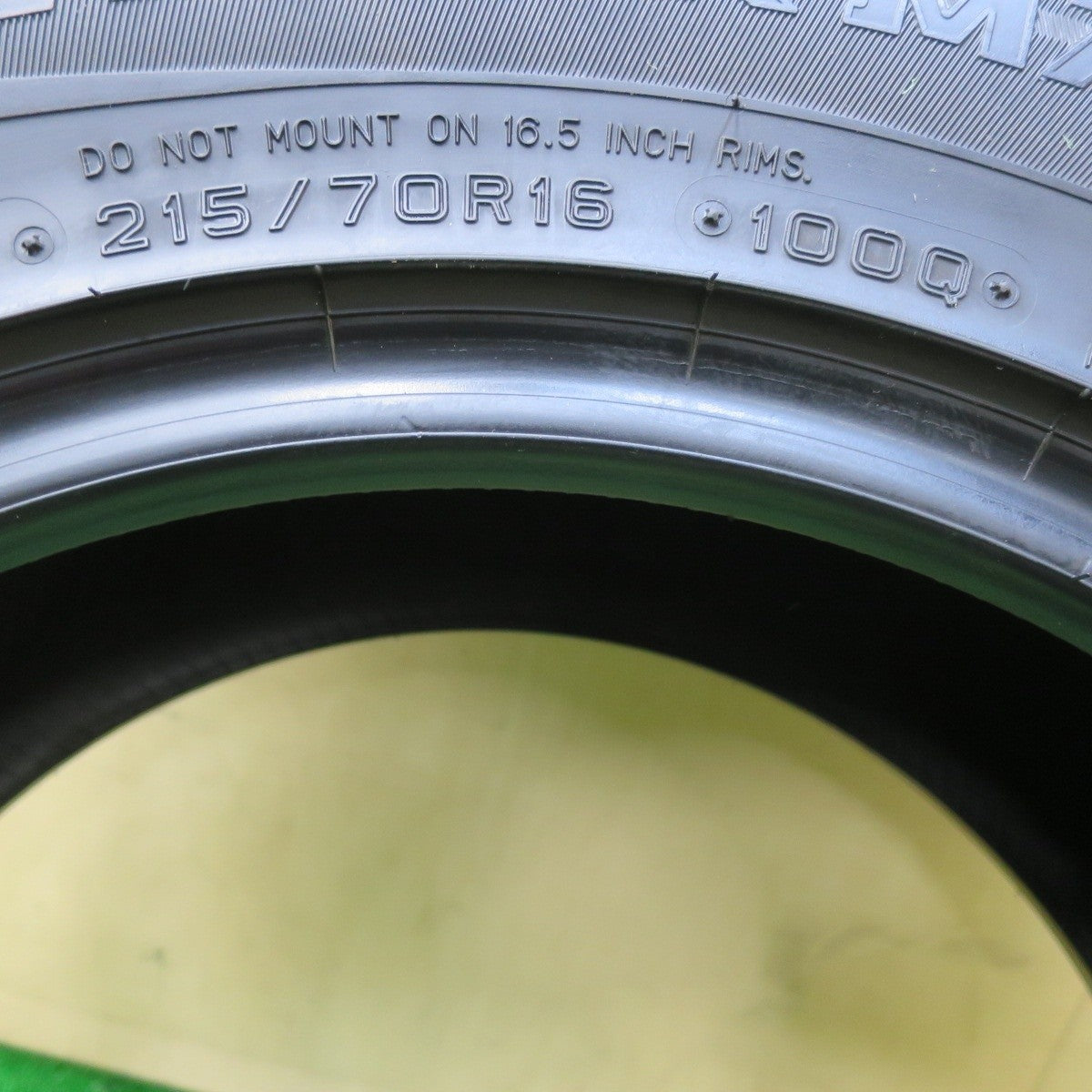 バリ溝!21年!9.5分!1本★スタッドレス 215/70R16 ダンロップ ウインターマックス SJ8 SJ8+ タイヤ 16インチ アウトランダー デリカD5 RAV4 等★5022112イスタ