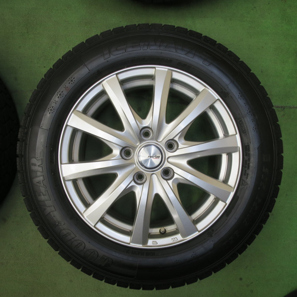 バリ溝!21年!キレイ!9.5分★スタッドレス 205/65R16 グッドイヤー アイスナビ7 ravrion RS01 ラブリオン 16インチ PCD114.3/5H★5092502TTス