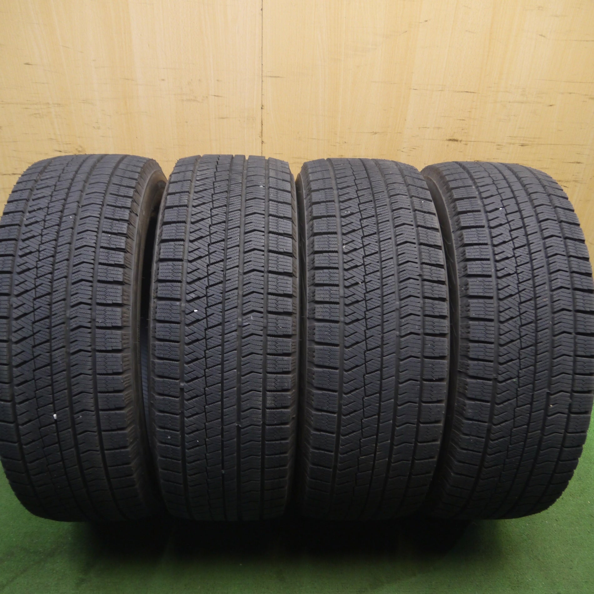 送料無料* 超バリ溝！22年！9.5分以上☆スタッドレス 225/55R18