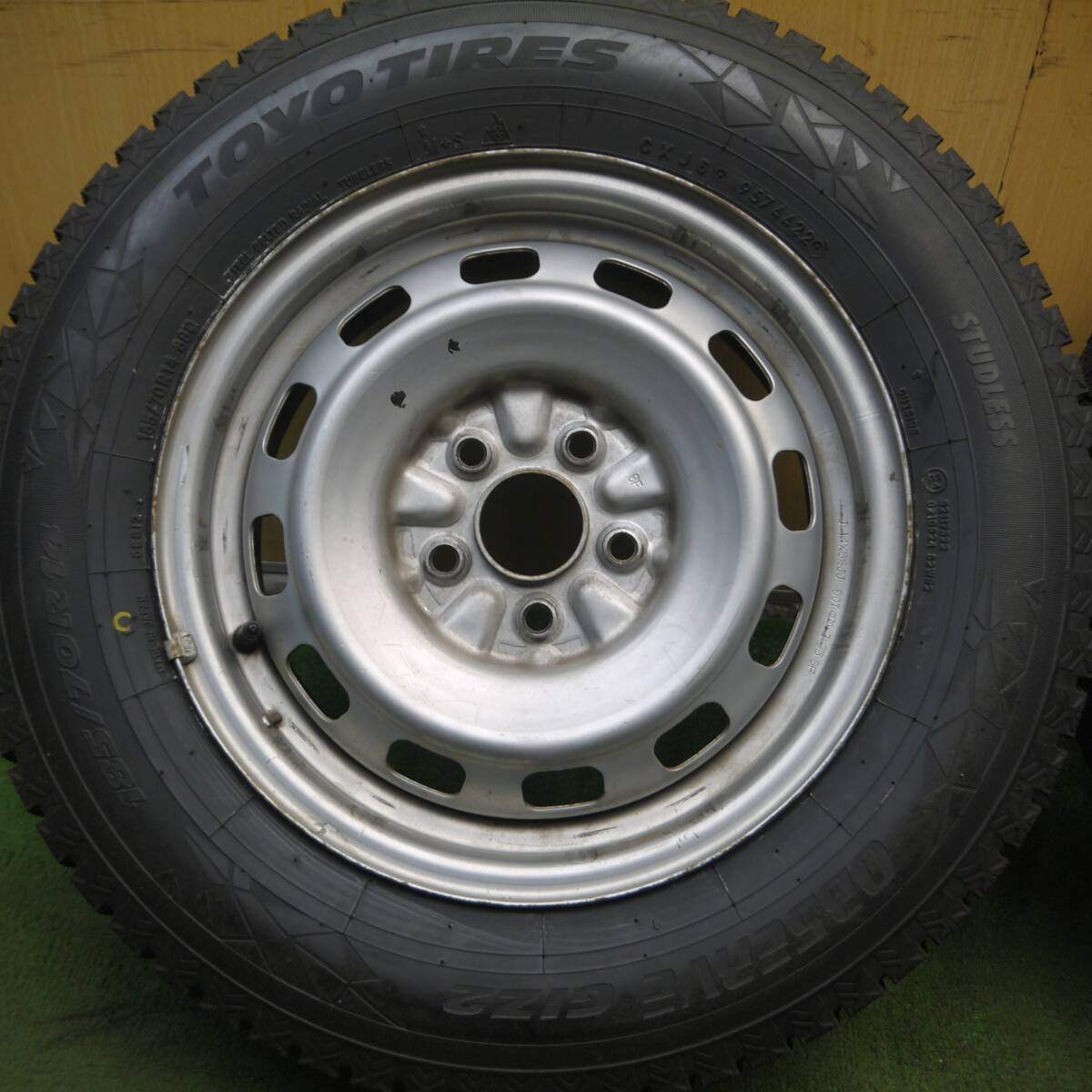 タイヤほぼ未使用!22年★スタッドレス 185/70R14 トーヨー オブザーブ GIZ2 スチール PCD100/5H 114.3/5H マルチ★4032212Hス