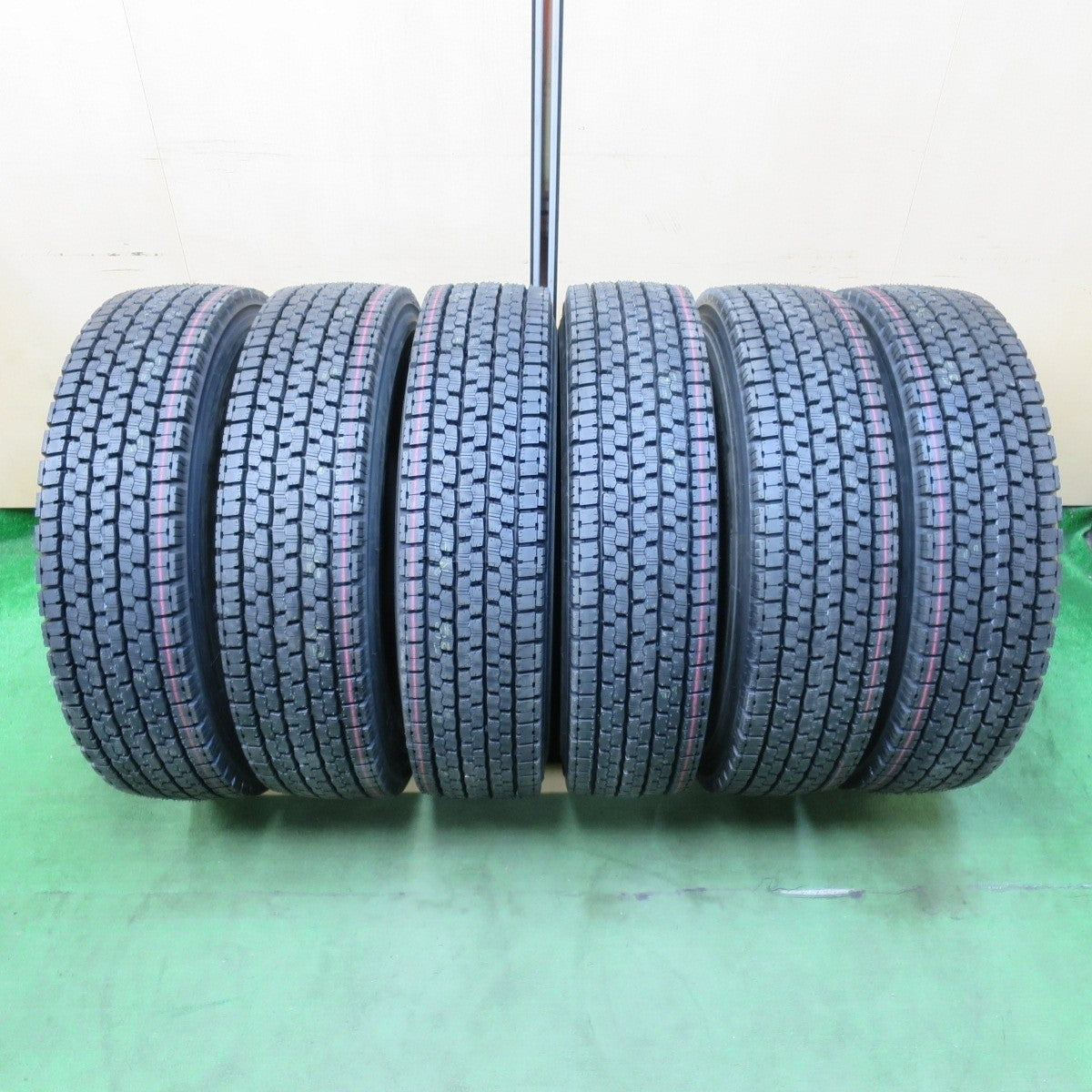 未使用!24年★トラック タイヤ 225/80R17.5 123/122L スタッドレス ブリヂストン W999 17.5インチ★5012907イスタ
