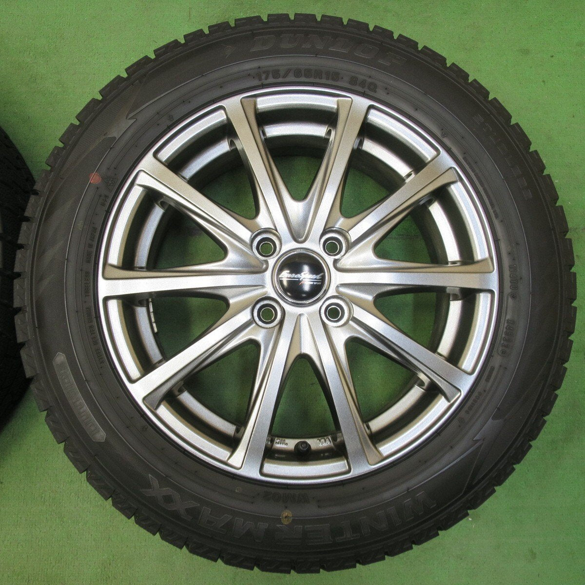 バリ溝!22年!キレイ!9.5分★スタッドレス 175/65R15 ダンロップ ウインターマックス WM02 EuroSpeed MANARAY SPORT ユーロスピード 15インチ PCD100/4H★5032204イス