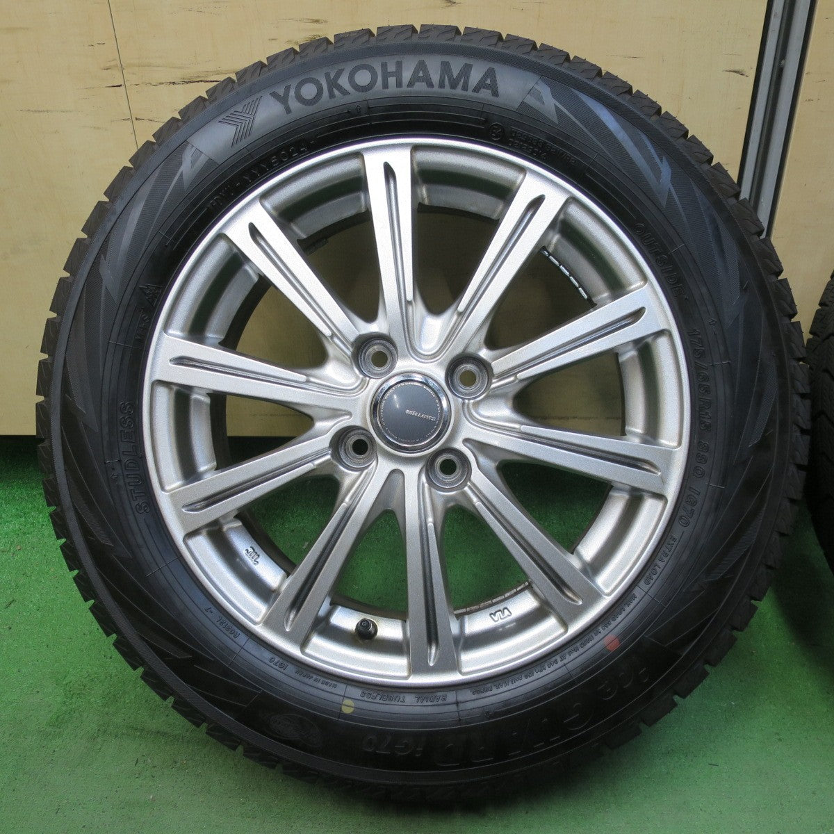バリ溝!24年!キレイ!ほぼ10分★スタッドレス 175/65R15 ヨコハマ アイスガード iG70 MiLLOUS ミルアス 15インチ PCD100/4H★5052901TTス