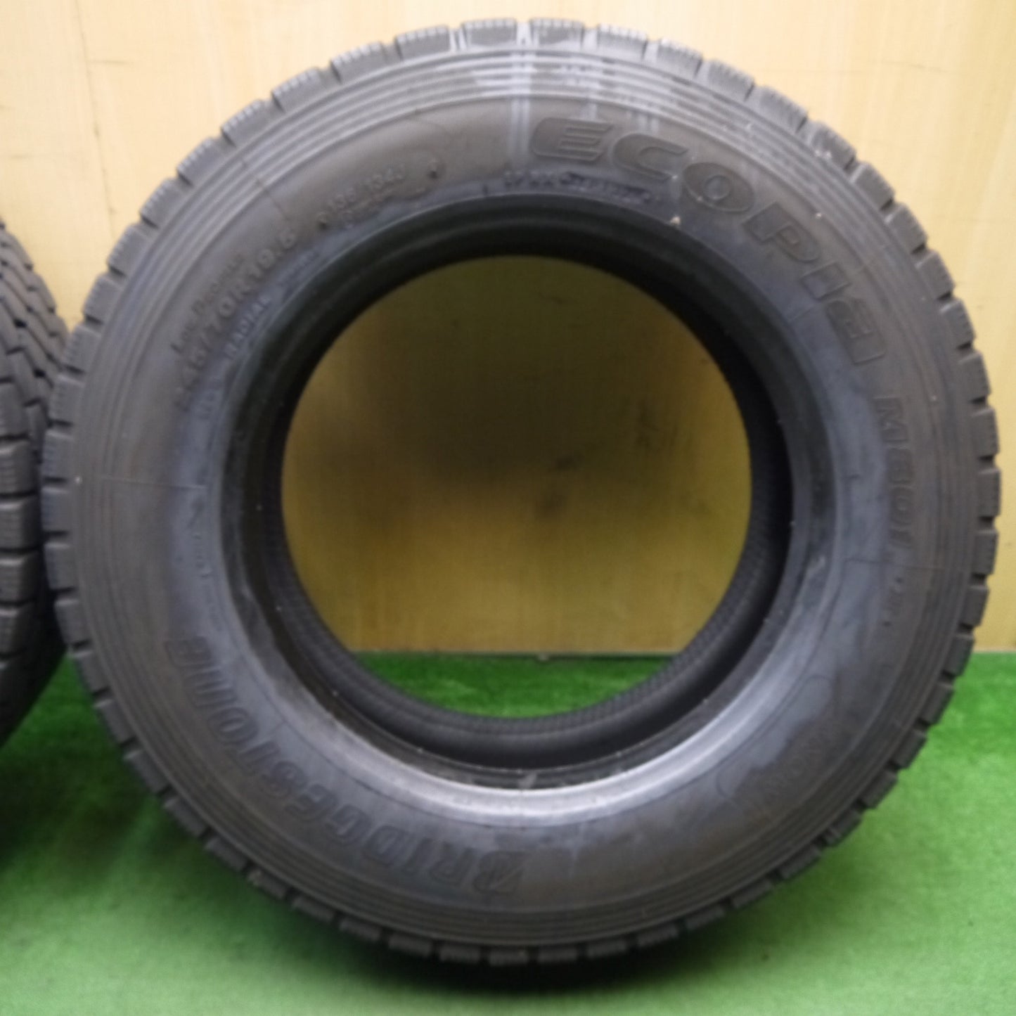 バリ溝!24年!9.5分!2本★トラック タイヤ 245/70R19.5 136/134J ブリヂストン エコピア M801 Ⅱ ミックス オールシーズン 19.5インチ★5061602KKノタ