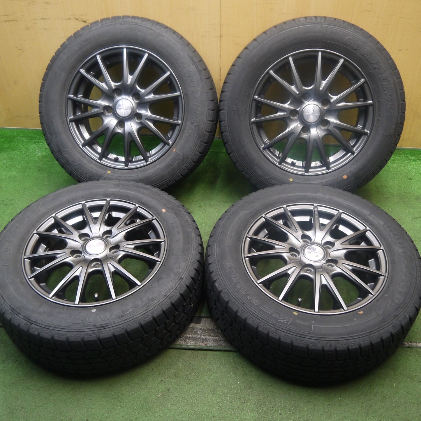 バリ溝!キレイ!8.5分★スタッドレス 195/65R15 グッドイヤー アイスナビ7 VELVA SPORT ヴェルヴァ 15インチ PCD114.3/5H★5092403Hス