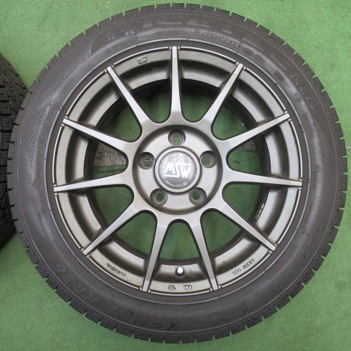 バリ溝!22年!キレイ!9.5分★BMW 等 MSW85 O・Z 205/55R16 スタッドレス ケンダ KR36 アイステック ネオ 16インチ OZ PCD120/5H★5100102NJス