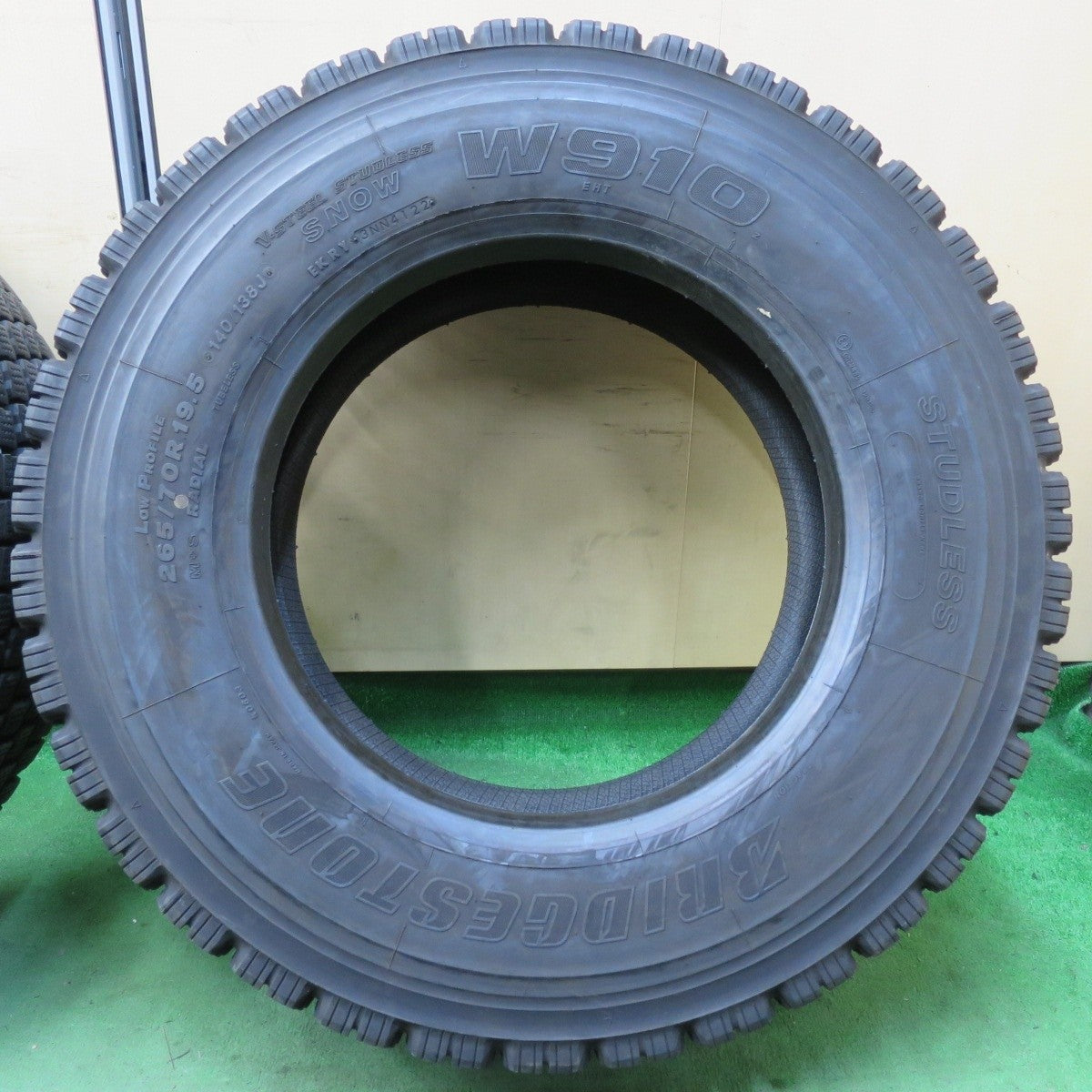 バリ溝!22年!9.5分★トラック タイヤ 265/70R19.5 140/138J スタッドレス ブリヂストン W910 19.5インチ★5021411イスタ
