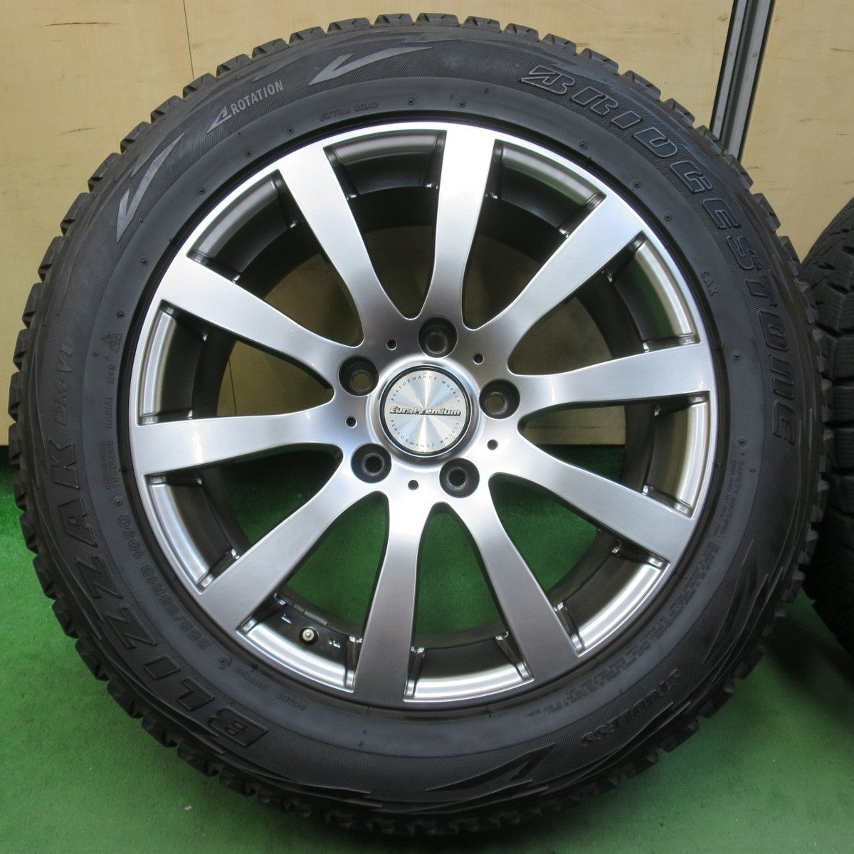 バリ溝!キレイ!8.5分★カイエン 等 EuroPremium 阿部商会 255/55R18 スタッドレス ブリヂストン ブリザック DM-V1 ユーロプレミアム PCD130/5H★5032701イス