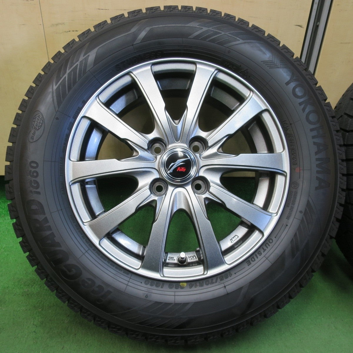 バリ溝!21年!キレイ!ほぼ10分★スタッドレス 185/70R14 ヨコハマ アイスガード iG60 Fang ファング 14インチ PCD100/4H★5012805イス