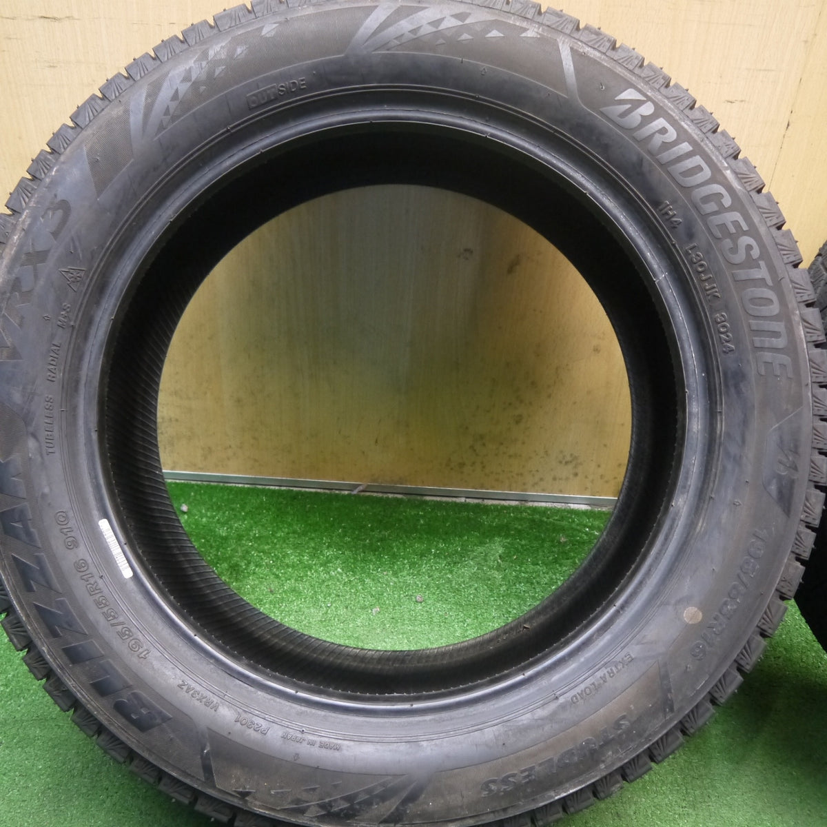 ほぼ未使用!24年◎スタッドレス 195/55R16 ブリヂストン ブリザック VRX3 タイヤ 16インチ アクア フィールダー CR-Z ノート キューブ 等◎6100505Hスタ