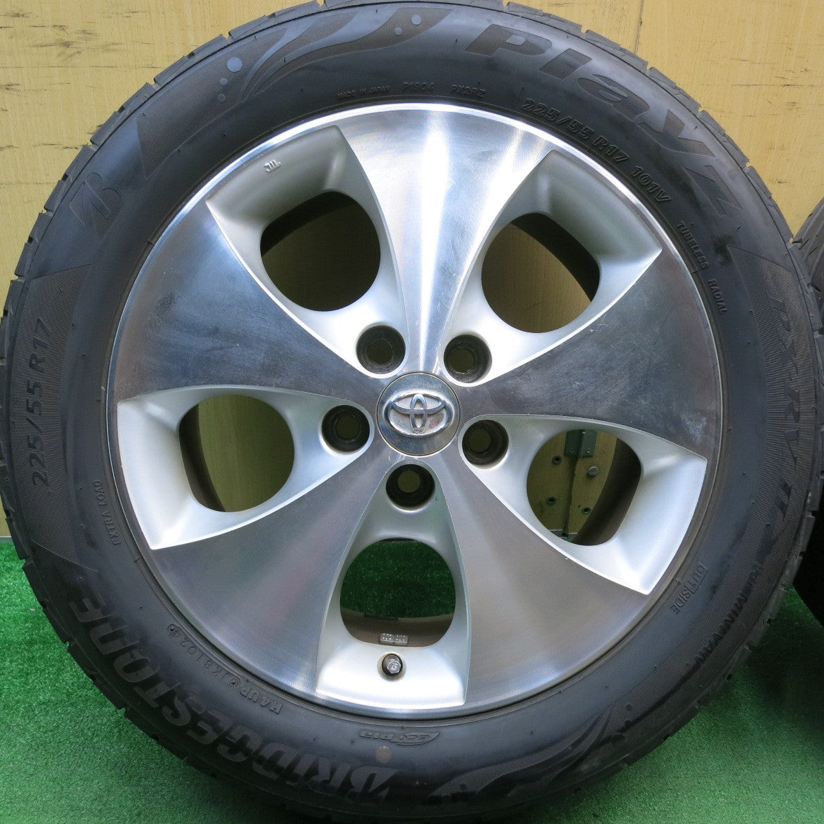 バリ溝!24年!9.5分★トヨタ 10系 アルファード ヴェルファイア 純正 225/55R17 ブリヂストン プレイズ PX-RV2 17インチ PCD114.3/5H★5042715HAノ