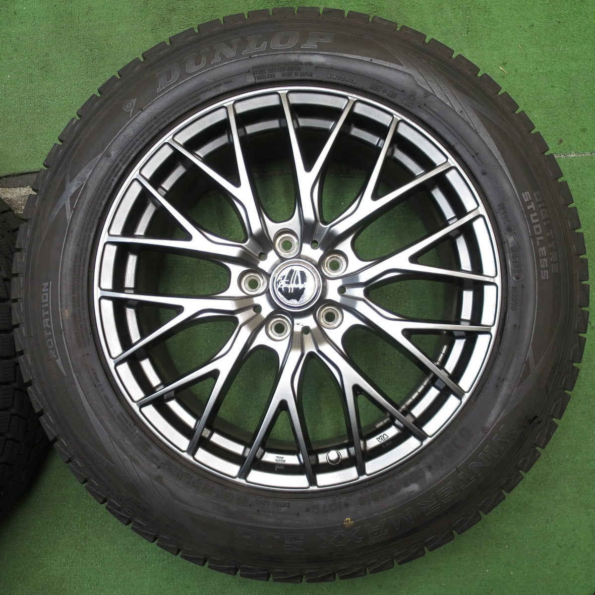 バリ溝!22年!キレイ!9.5分★スタッドレス 235/60R18 ダンロップ ウインターマックス SJ8 SJ8+ Exceeder エクシーダー 18インチ PCD114.3/5H★5081803NJス