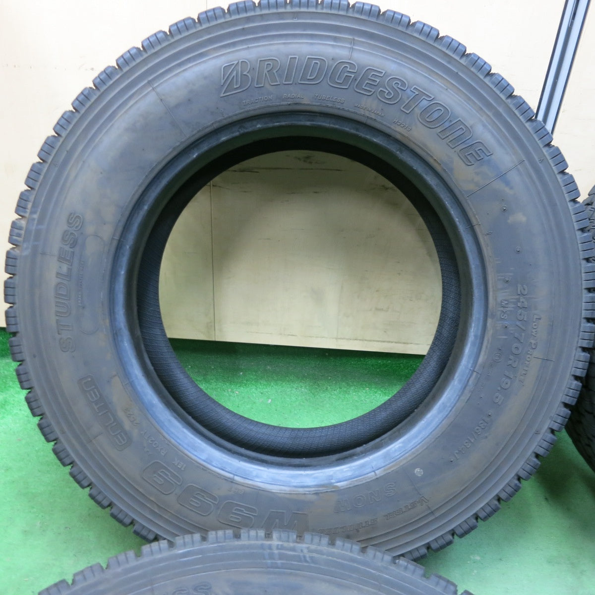 バリ溝!23年!9.5分★トラック タイヤ 245/70R19.5 136/134J スタッドレス ブリヂストン W999 19.5インチ★5053008SYスタ