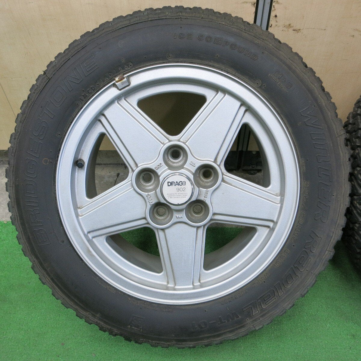 レア!希少★205/60R15 DRAG 902 ピンスパイク タイヤ ブリヂストン ウインター ラジアル WT-01 PCD114.3/5H★4090701ナス