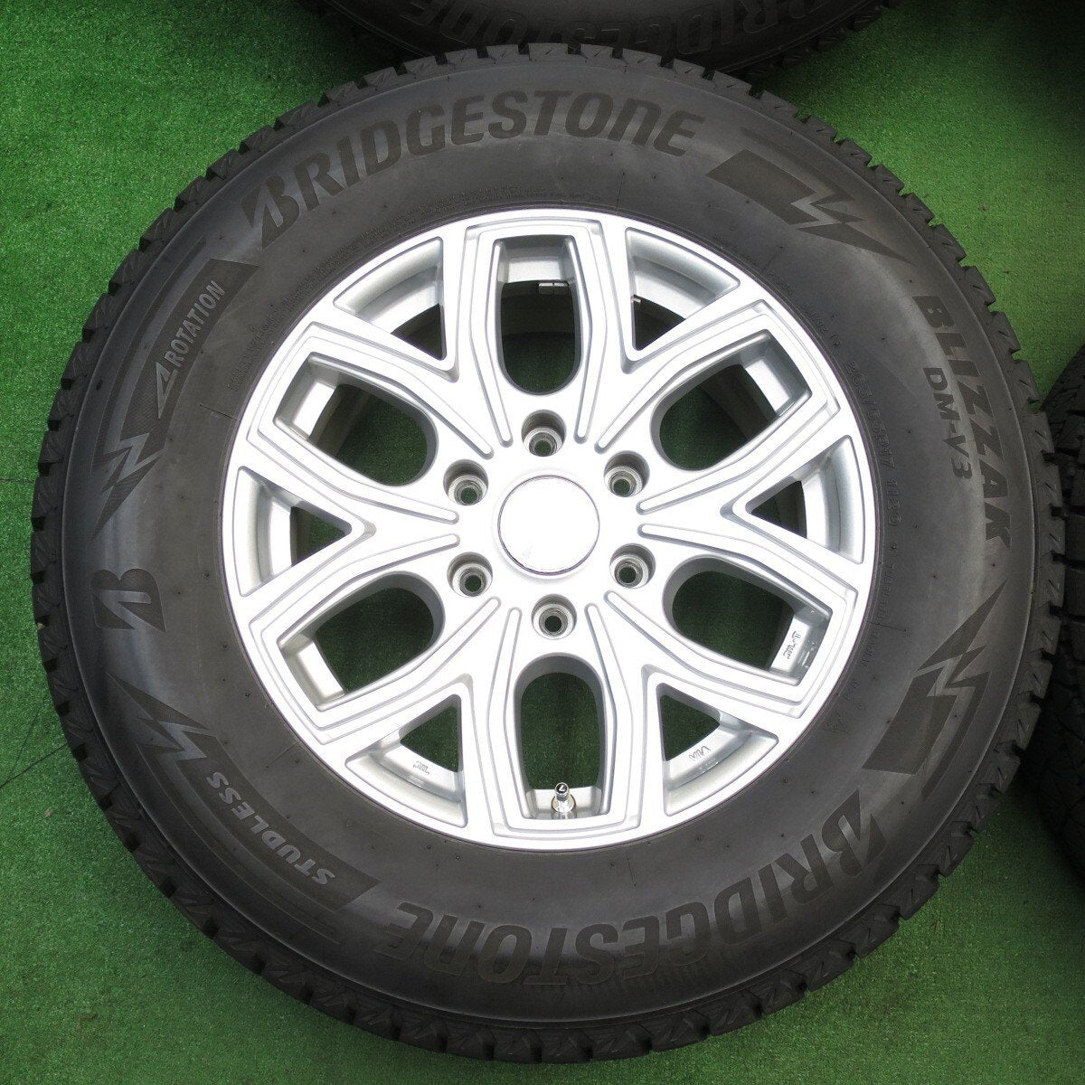 バリ溝!23年!キレイ!9.5分★LEHRMEISTER PREMIX 飛車 265/65R17 スタッドレス ブリヂストン ブリザック DM-V3 レアマイスター プレミックス PCD139.7/6H★5040202KKス