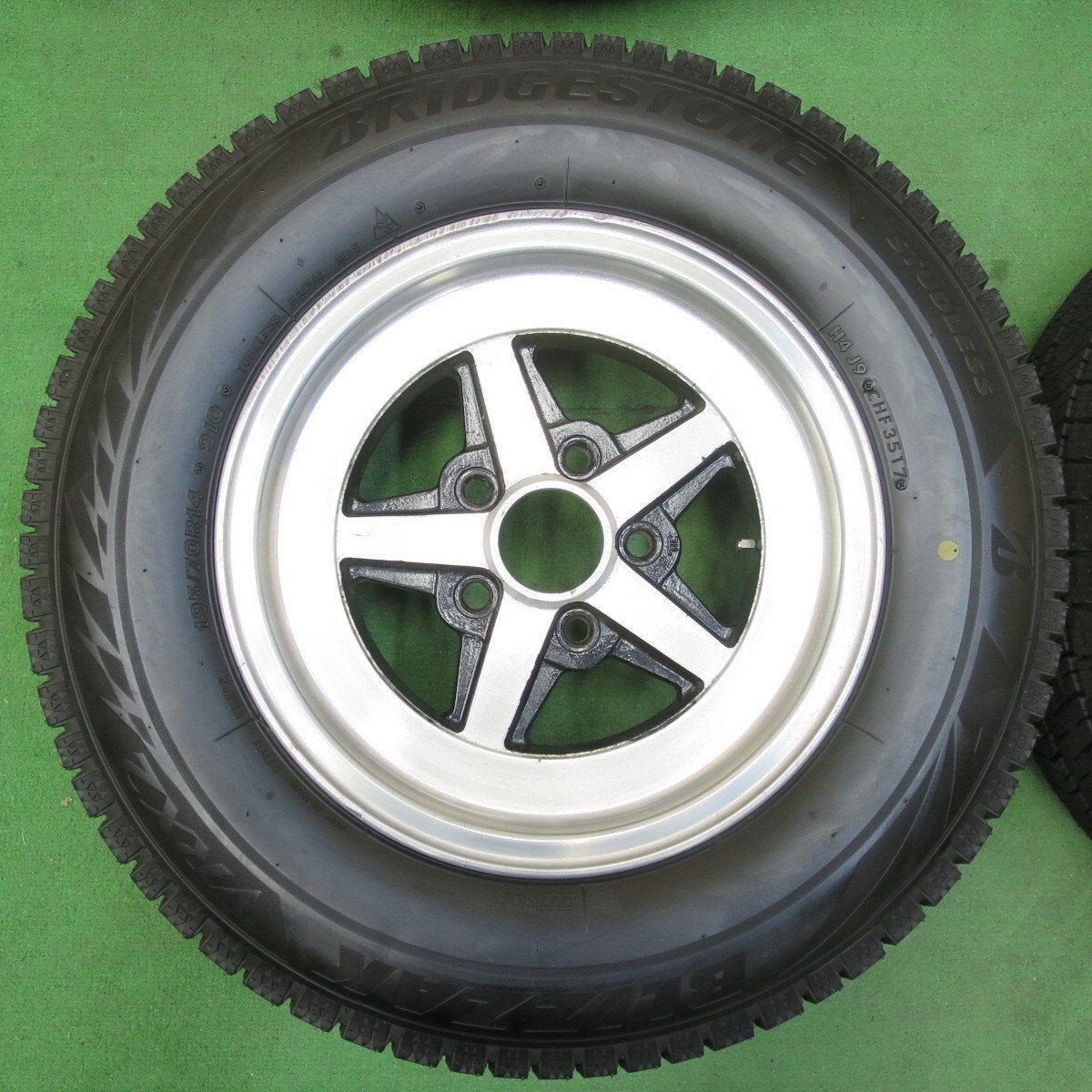 超バリ溝!ほぼ10分★旧車 WORK Equip 195/70R14 スタッドレス ブリヂストン ブリザック VRX2 ワーク エクイップ 14インチ PCD114.3/5H★4101604イス