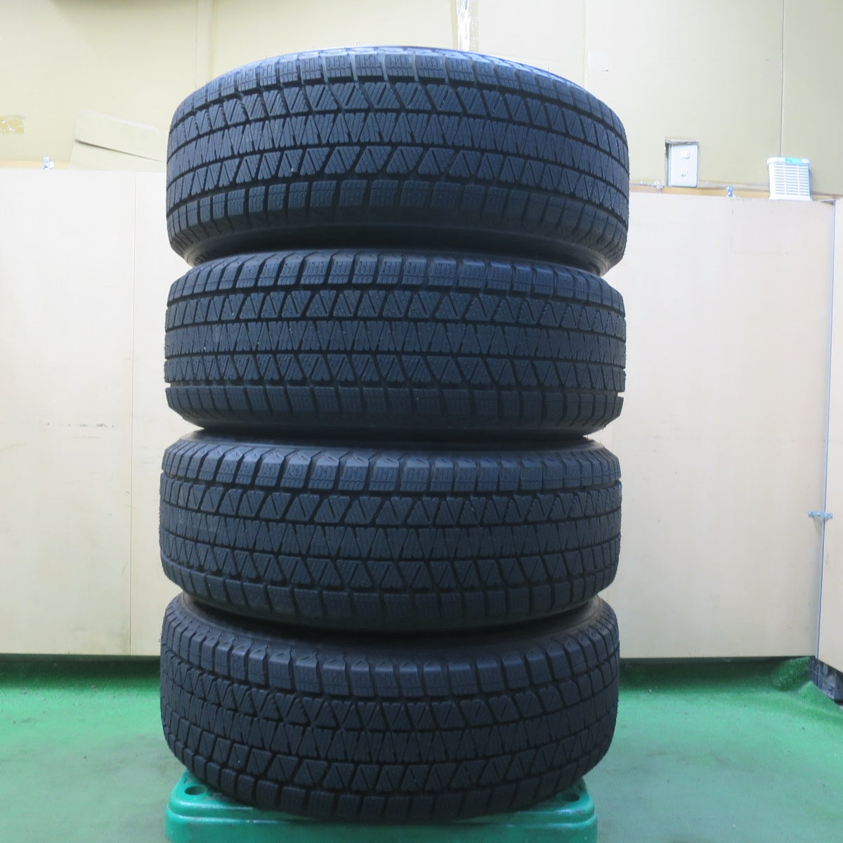 新車外し!ほぼ未使用!24年◎ベンツ GLC クーペ X254 C254 純正 235/60R18 スタッドレス ブリヂストン ブリザック DM-V3 18インチ PCD112/5H◎6063002イス