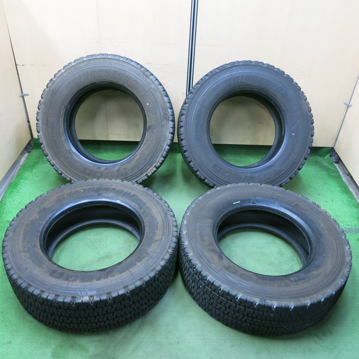 バリ溝!24年!9.5分★トラック タイヤ 265/70R19.5 140/138J スタッドレス ブリヂストン W900 19.5インチ★5053002ナスタ