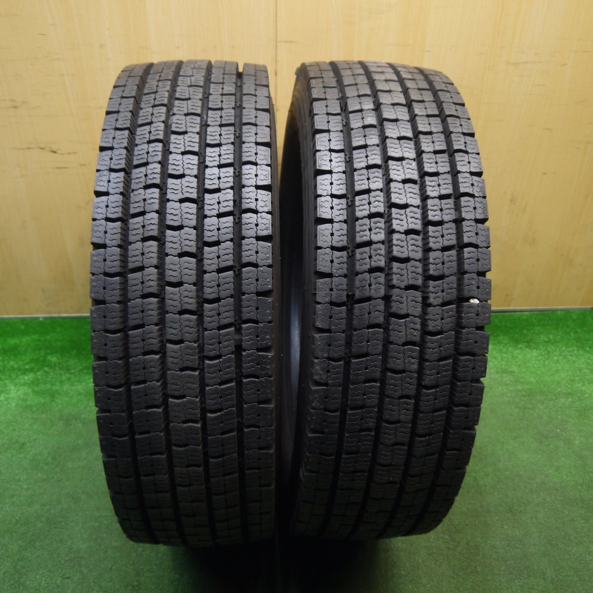 バリ溝!24年!9.5分!2本★トラック タイヤ 245/70R19.5 136/134J スタッドレス トーヨー M939 19.5インチ★5121215Hスタ