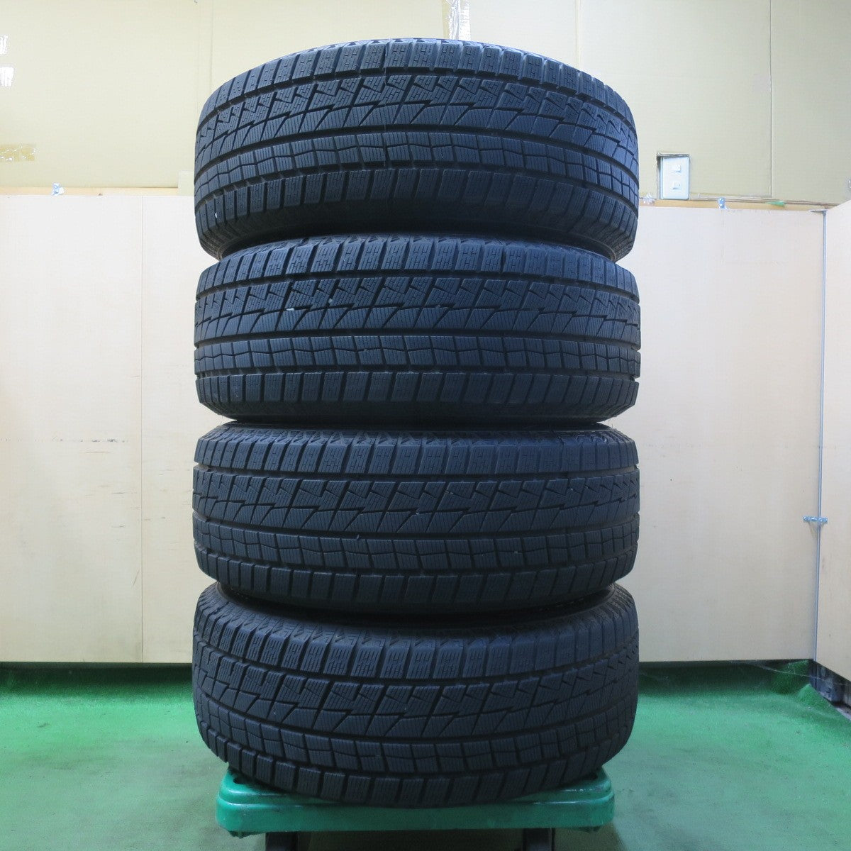 バリ溝!24年!キレイ!9.5分以上★KEELER 265/60R18 スタッドレス ジーテックス WH2000 SUV WEDS ADVENTURE キーラー 18インチ PCD139.7/6H★5092702イス