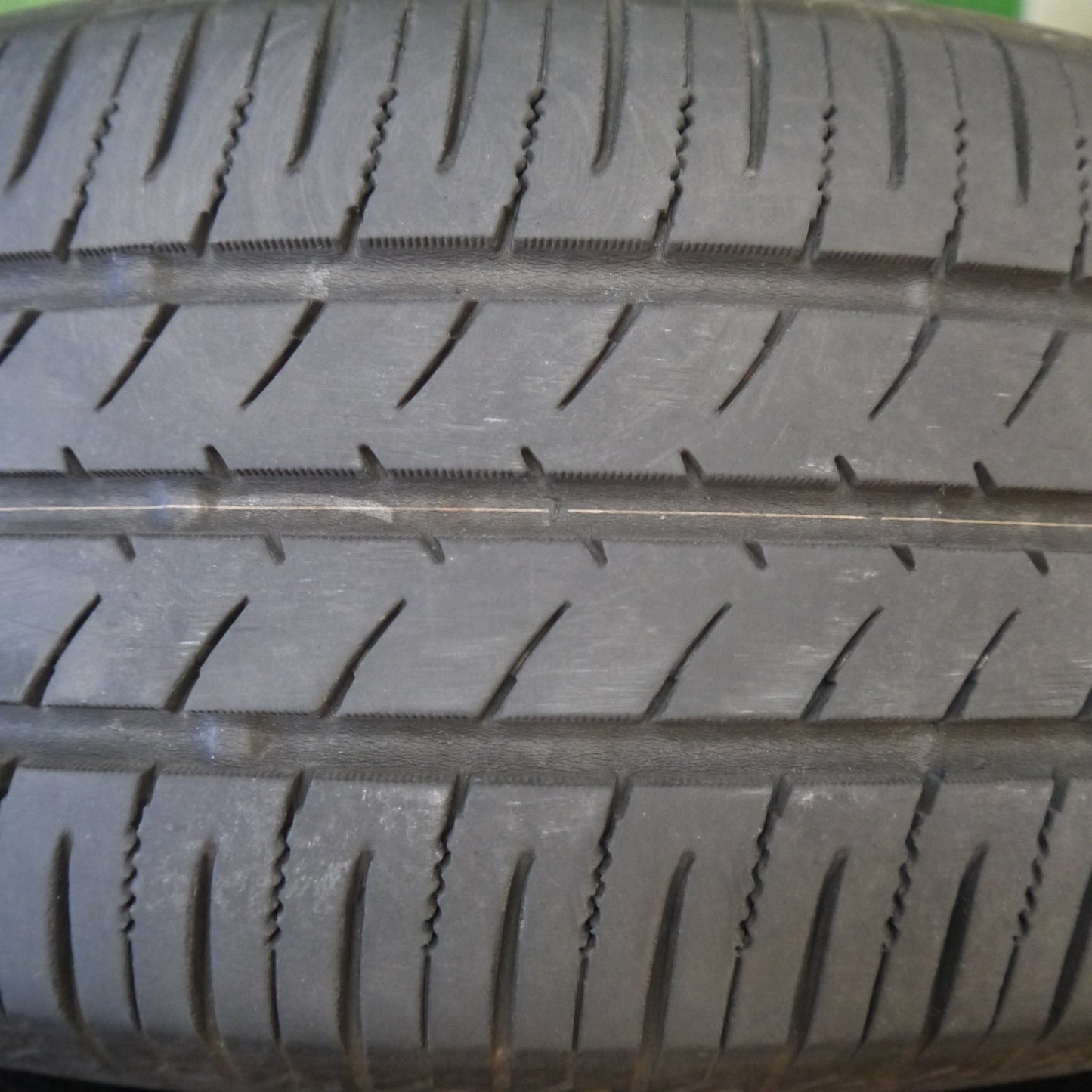 バリ溝!8.5分★195/65R15 トーヨー ナノエナジー3 プラス タイヤ 15インチ プリウス ノア ヴォクシー 等★6042809Hノタ