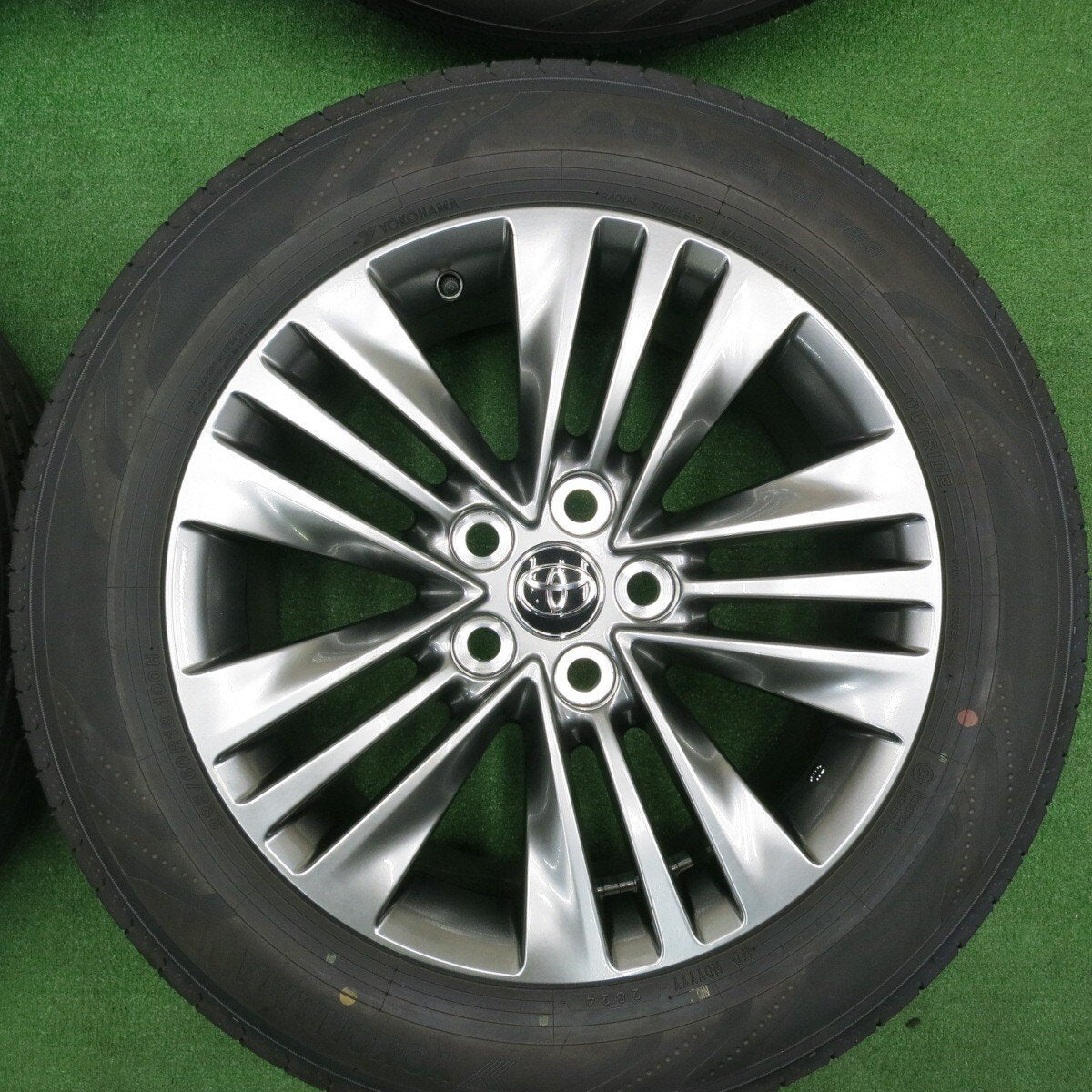 新車外し!24年★トヨタ 40系 アルファード Zグレード 純正 225/60R18 ヨコハマ アドバン V03 18インチ PCD120/5H★4112610TNノ