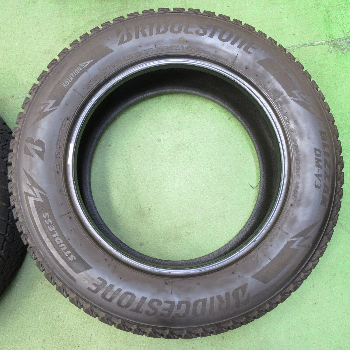 バリ溝!8.5分★スタッドレス 225/65R17 ブリヂストン ブリザック DM-V3 17インチ ハリアー RAV4 CX-5 CX-8 エクストレイル 等★5072105イスタ