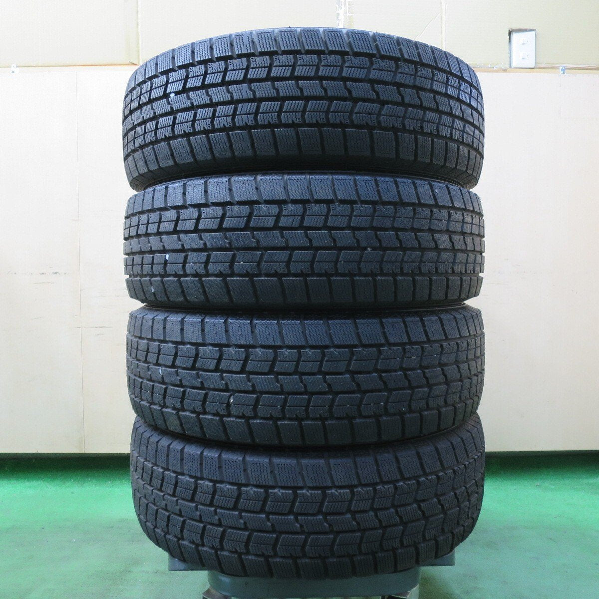 バリ溝!22年!ほぼ10分★スタッドレス 205/65R16 グッドイヤー アイスナビ7 タイヤ 16インチ ヤリスクロス ヴェゼル オデッセイ 等★5040309イスタ
