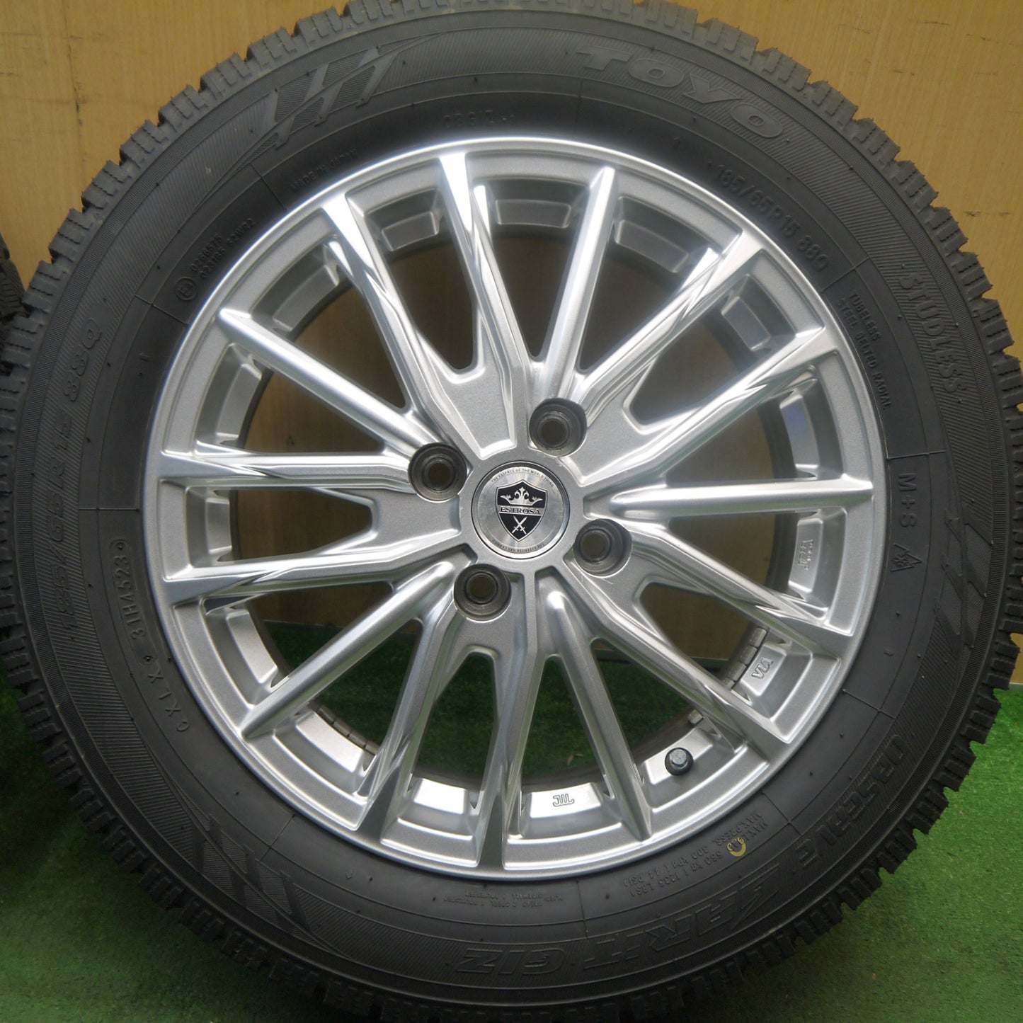 バリ溝!23年!キレイ!9.5分★スタッドレス 185/65R15 トーヨー オブザーブ ガリット GIZ ESTROSA DF-10 エステローザ 15インチ PCD100/4H★5092402Hス