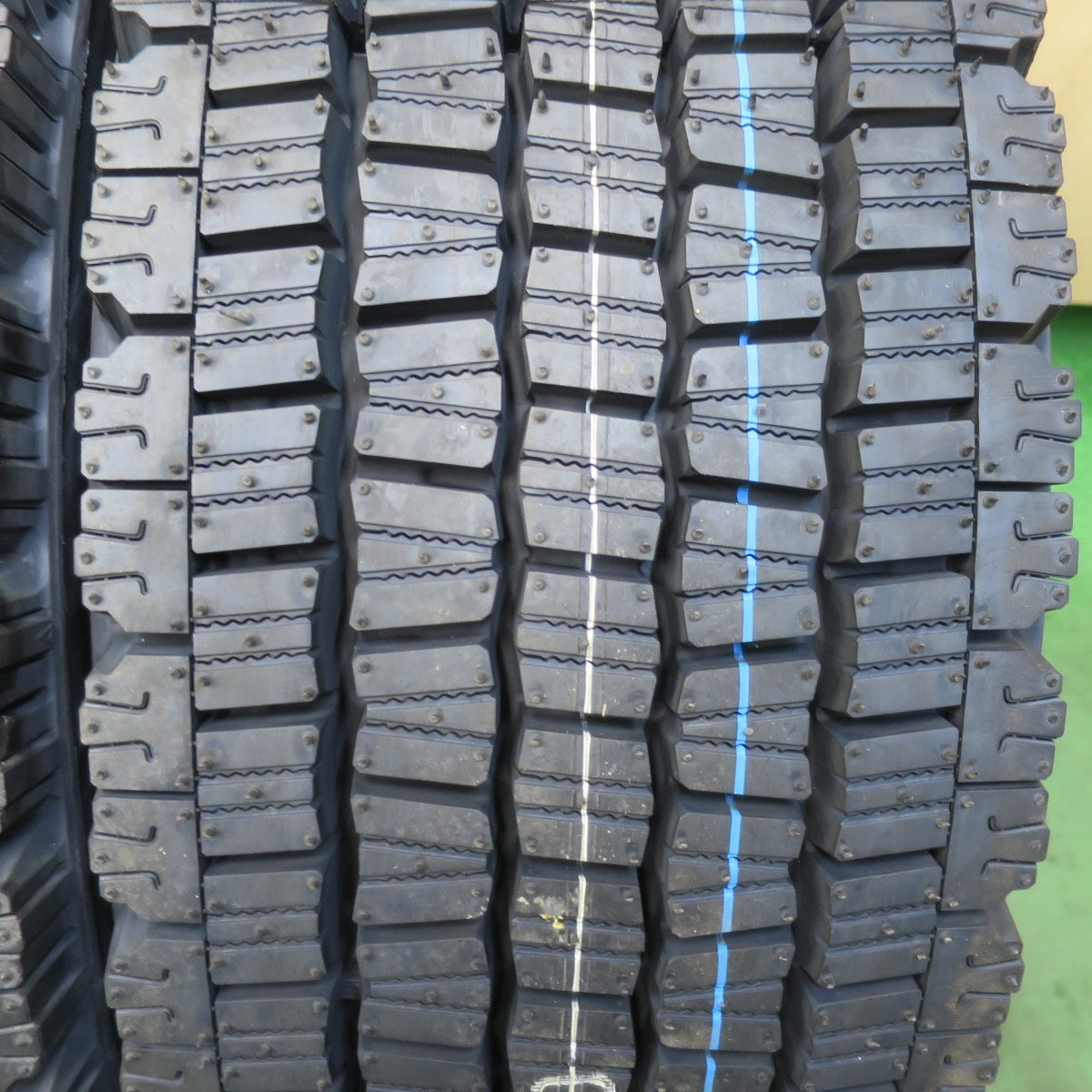 未使用!25年!2本★トラック タイヤ 245/70R19.5 136/134J スタッドレス ダンロップ デクテス SP081 DECTES 19.5インチ★5111602イスタ