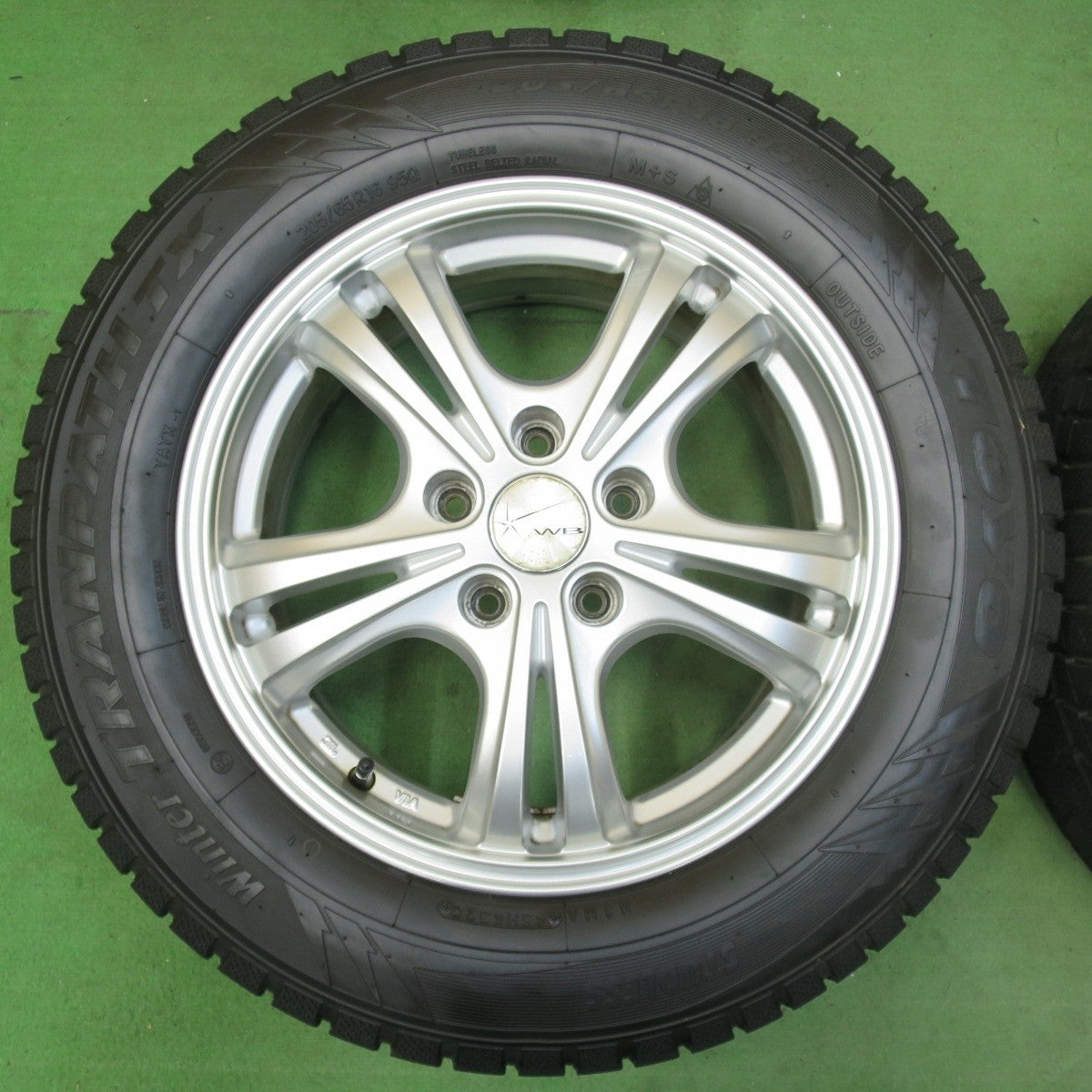 バリ溝!キレイ!9.5分★スタッドレス 205/65R16 トーヨー ウインター トランパス TX WB 社外 アルミ 16インチ PCD114.3/5H★5021509イス