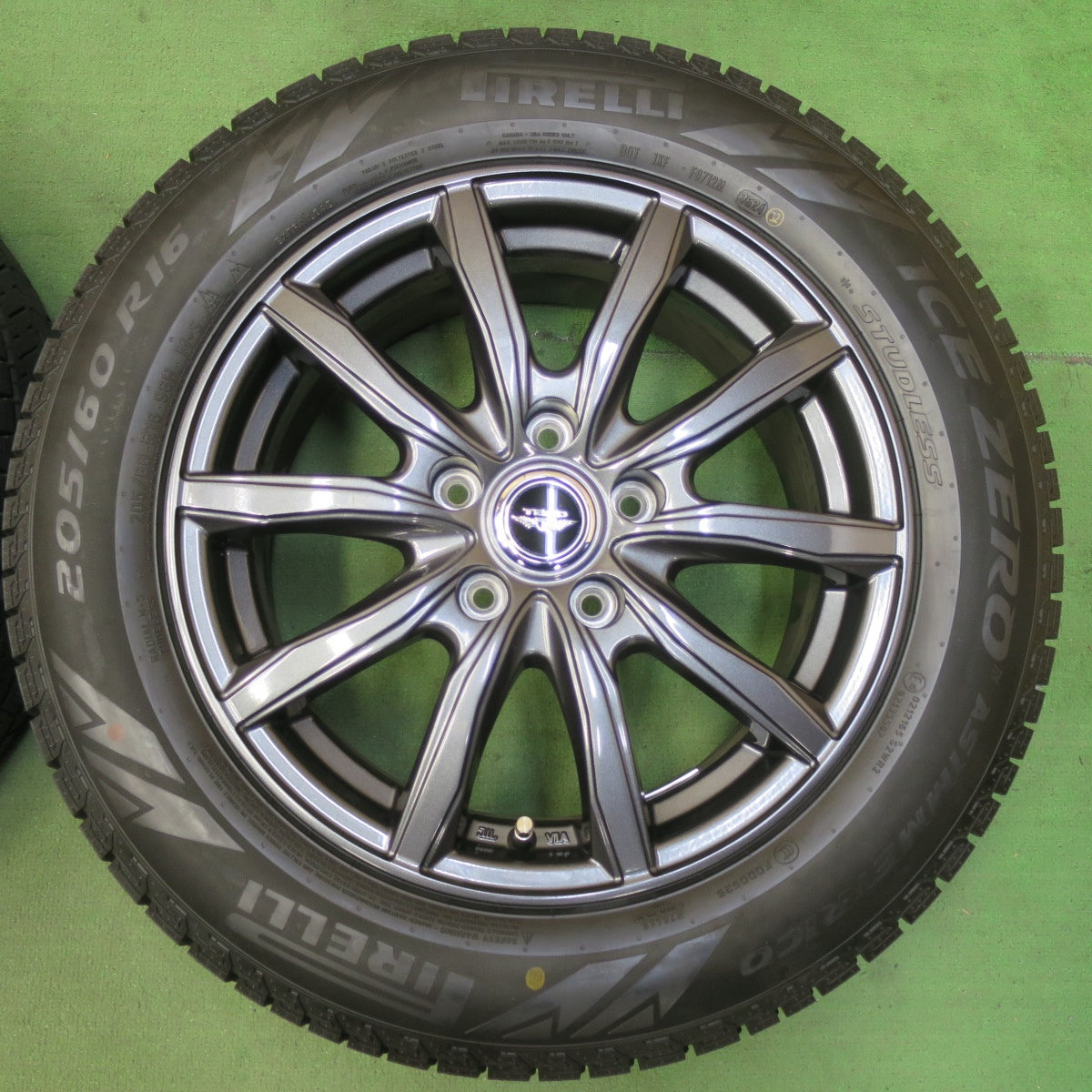 タイヤほぼ未使用!24年!キレイ★スタッドレス 205/60R16 ピレリ アイスゼロ アシンメトリコ TEAD テッド 16インチ PCD114.3/5H★5080805イス