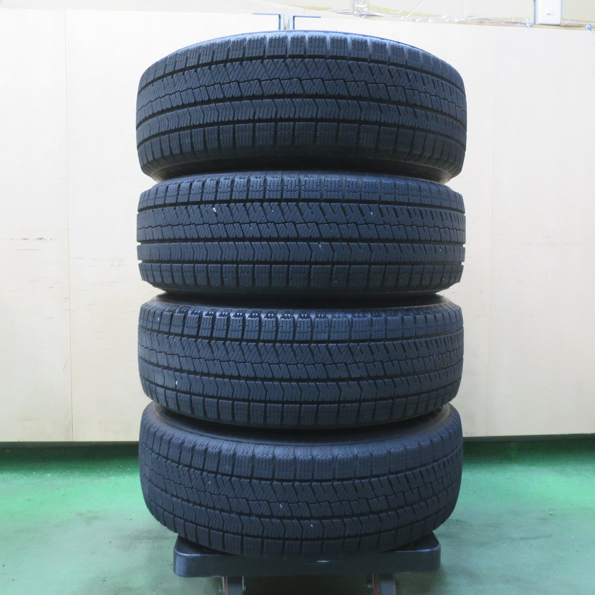 バリ溝!キレイ!9.5分★プリウス 等 195/65R15 スタッドレス ブリヂストン ブリザック VRX2 BALMINUM BR10 バルミナ 15インチ PCD100/5H★6041706イス