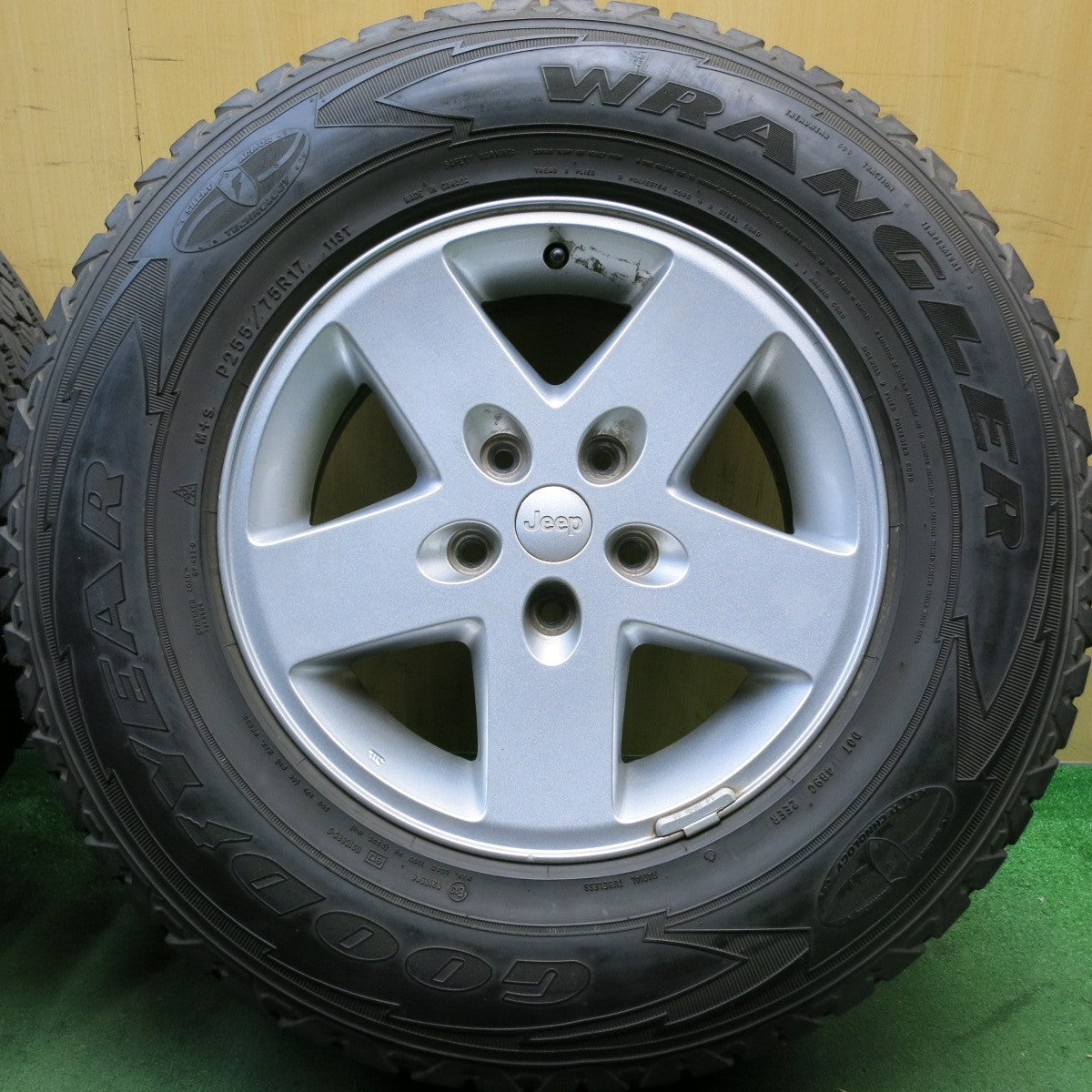 4本価格★ジープ JK ラングラー 純正 255/75R17 グッドイヤー WRANGLER 17インチ PCD127/5H★5092110HAノ