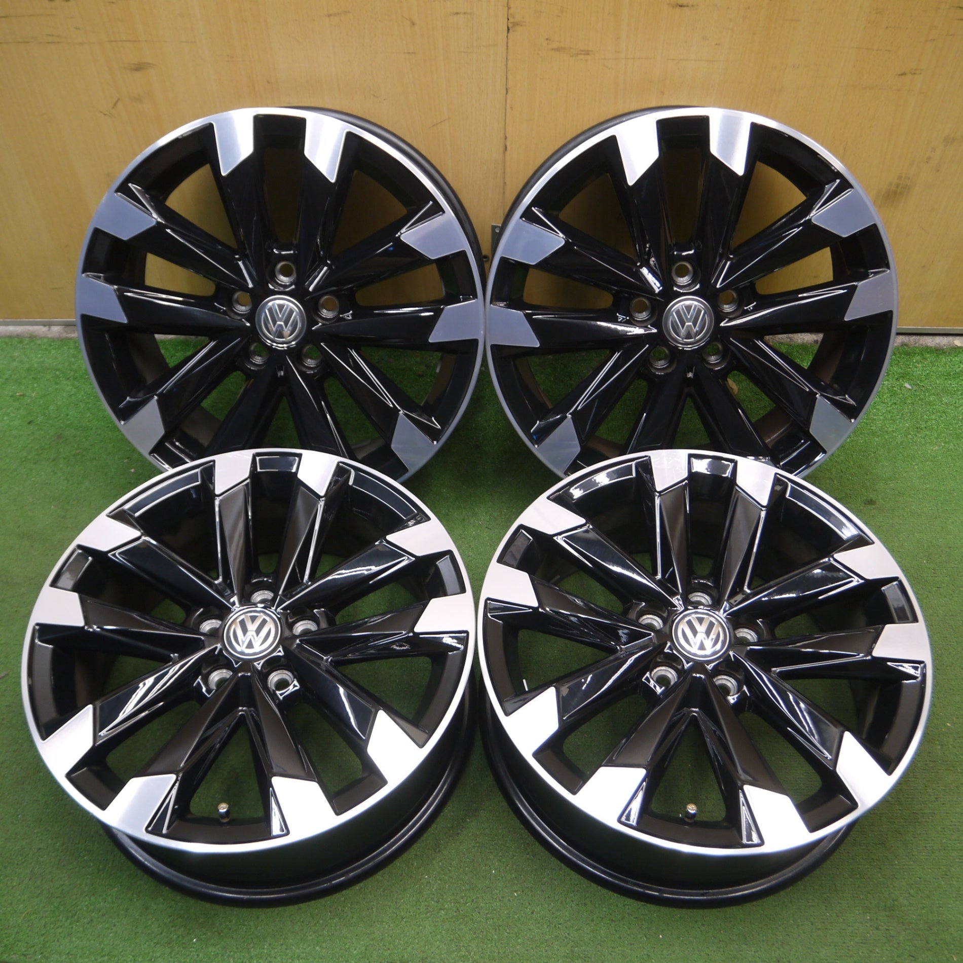 送料無料* キレイ☆ワーゲン T-Cross 純正 ホイール 16インチ 16×6.0