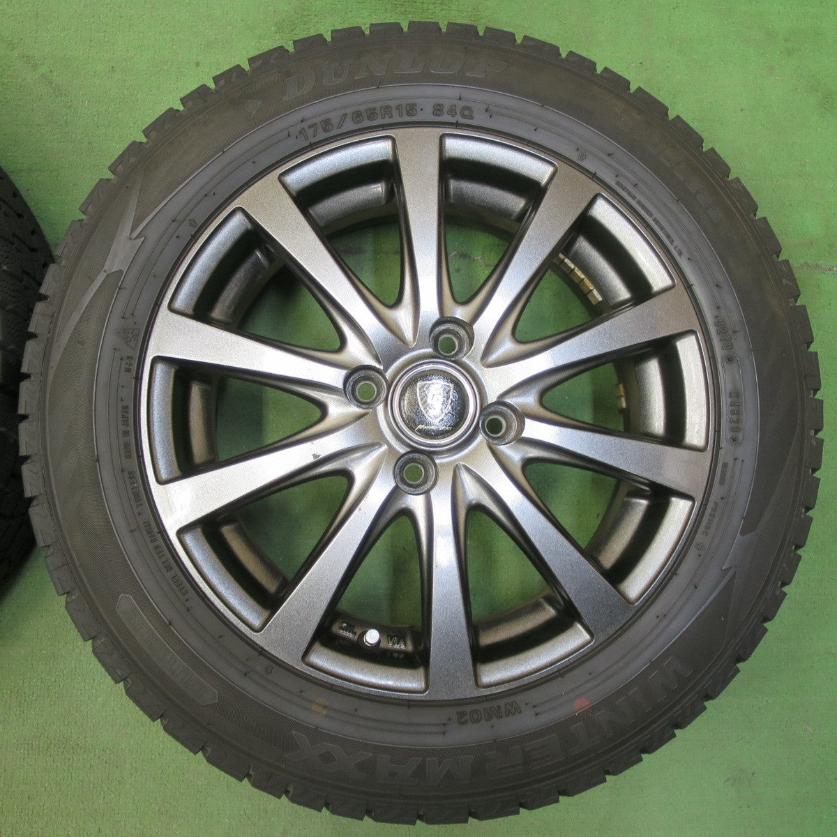 バリ溝!キレイ!9分★スタッドレス 175/65R15 ダンロップ ウインターマックス WM02 MANARAY SPORT マナレイ スポーツ 15インチ PCD100/4H★5080804イス