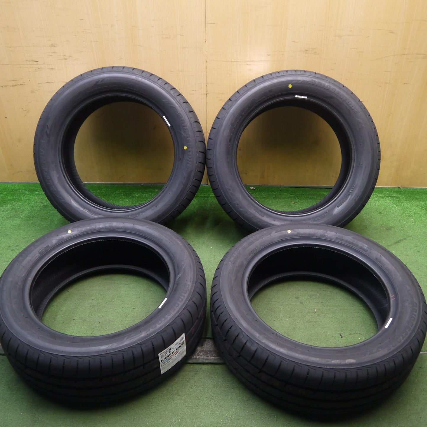 未使用!25年★215/55R17 ブリヂストン LUFT RV2 タイヤ 17インチ オデッセイ ヴェゼル エスティマ 等★5092903Hノタ