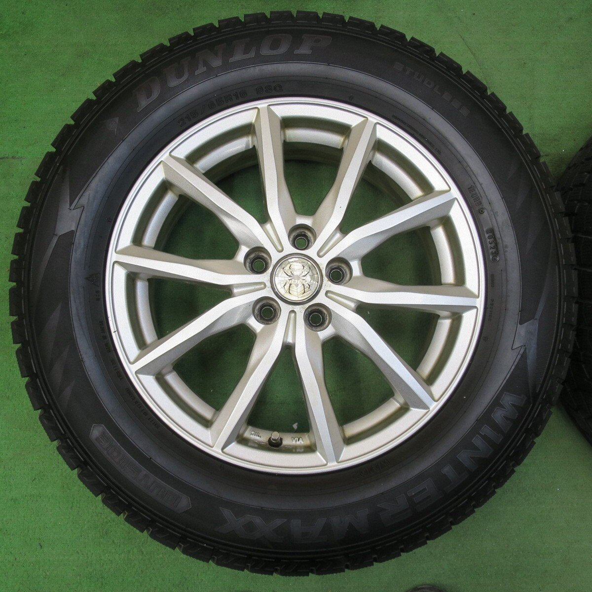 バリ溝!23年!9.5分★フォレスター 等 215/65R16 スタッドレス ダンロップ ウインターマックス WM02 EURO SPEED SPIDER-5 ユーロスピード PCD100/5H★5022119イス