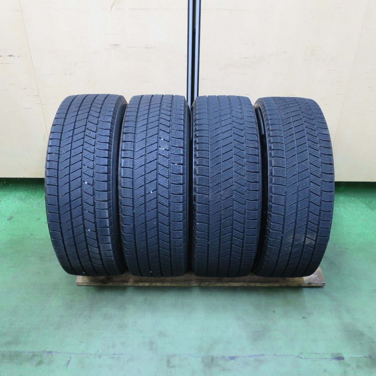 バリ溝!24年!キレイ!9.5分★スタッドレス 205/60R16 ブリヂストン ブリザック VRX3 BALMINUM BR10 バルミナ 16インチ PCD114.3/5H★5122601TTス