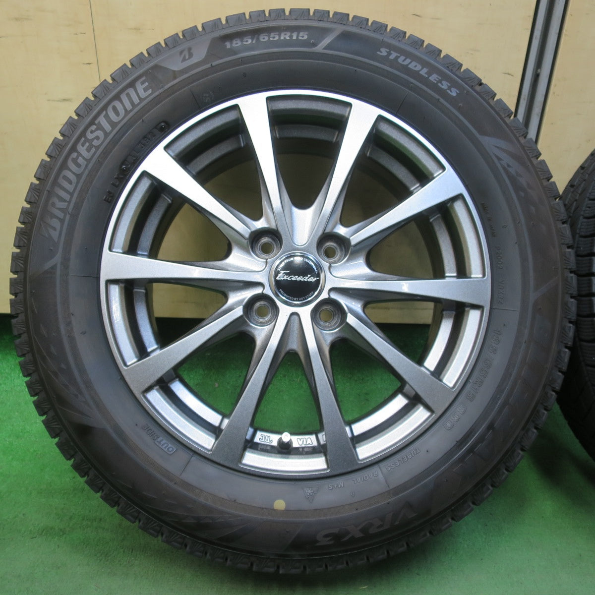 バリ溝!22年!キレイ!9分★スタッドレス 185/65R15 ブリヂストン ブリザック VRX3 Exceeder エクシーダー 15インチ PCD100/4H★5092604イス