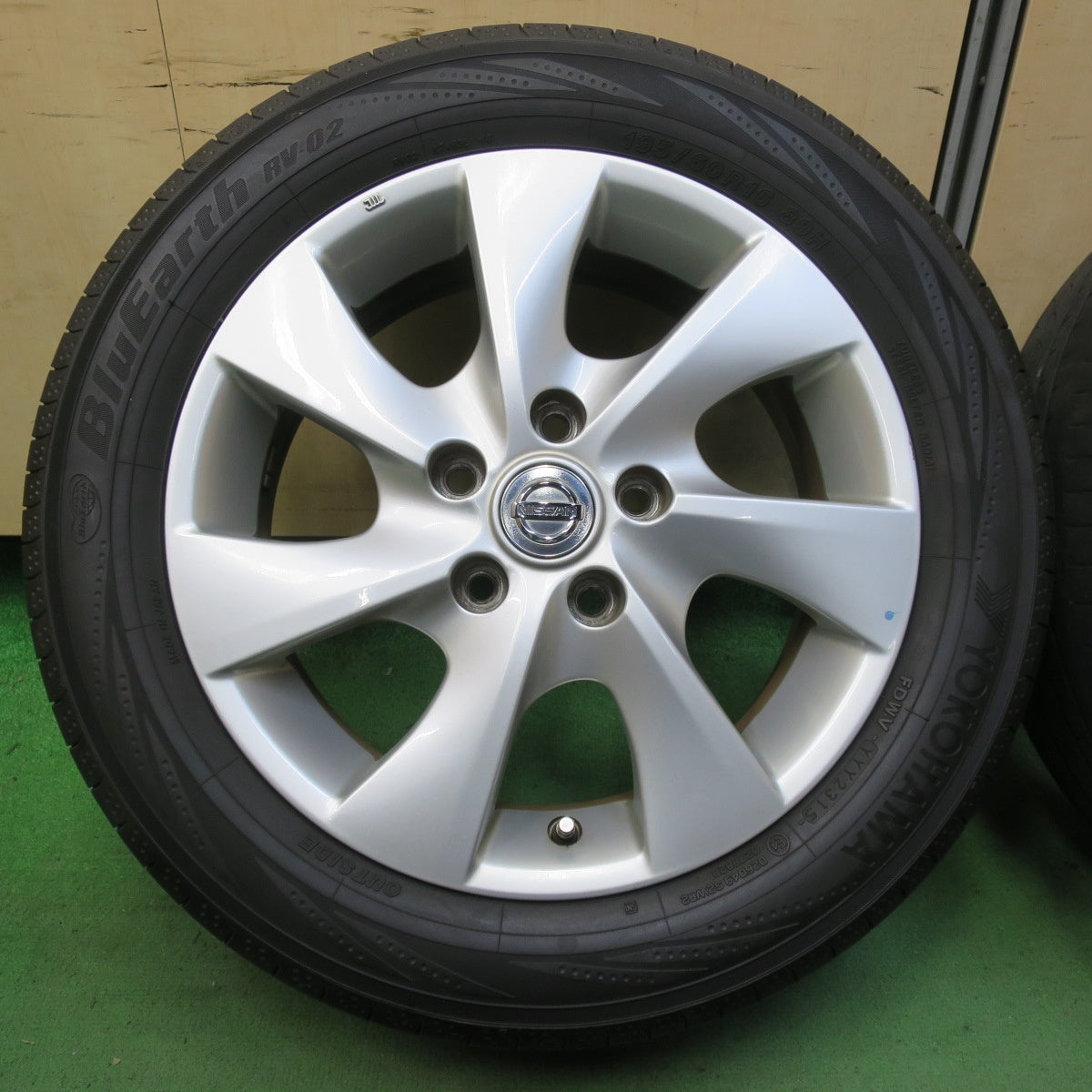キレイ★日産 C26 セレナ ハイウェイスター 純正 195/60R16 ヨコハマ ブルーアース RV-02 16インチ PCD114.3/5H★5052909イノ