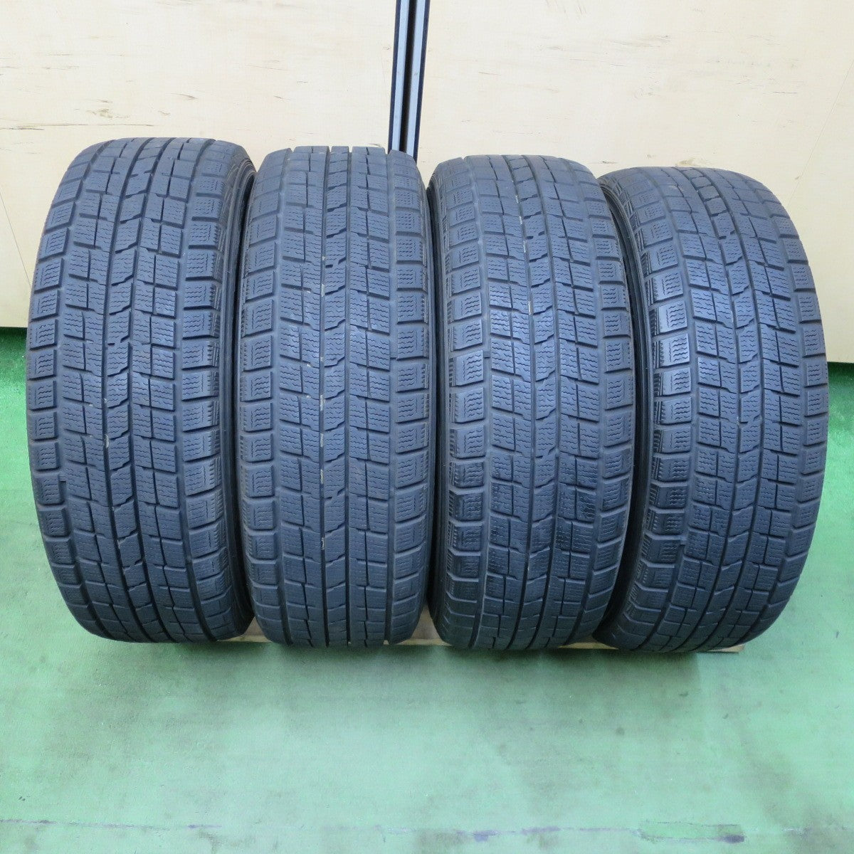 バリ溝!9.5分★スバル フォレスター 純正 215/60R16 スタッドレス ダンロップ DSX 16インチ PCD100/5H★5053003TTス