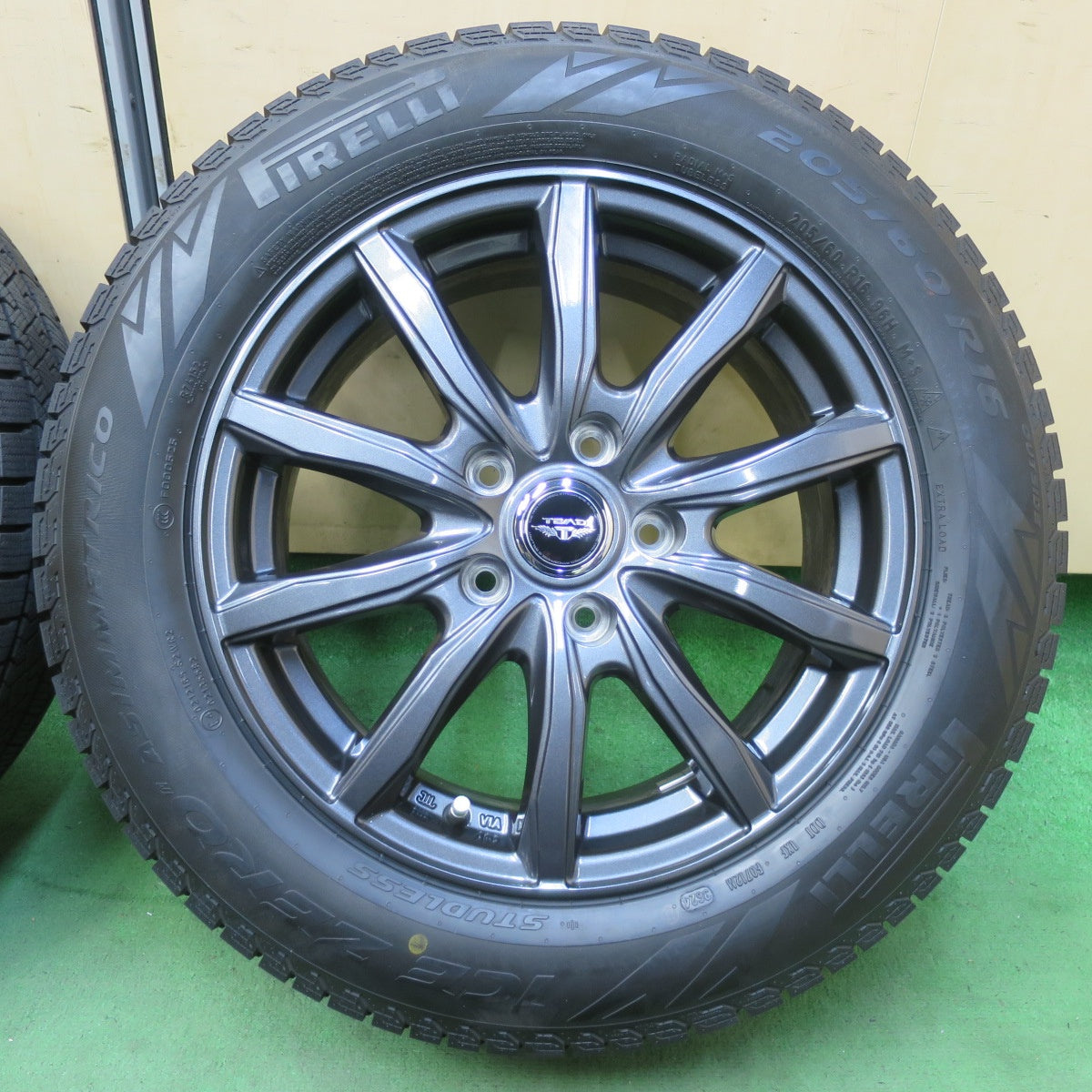 タイヤほぼ未使用!24年!キレイ★スタッドレス 205/60R16 ピレリ アイスゼロ アシンメトリコ TEAD テッド 16インチ PCD114.3/5H★5080805イス