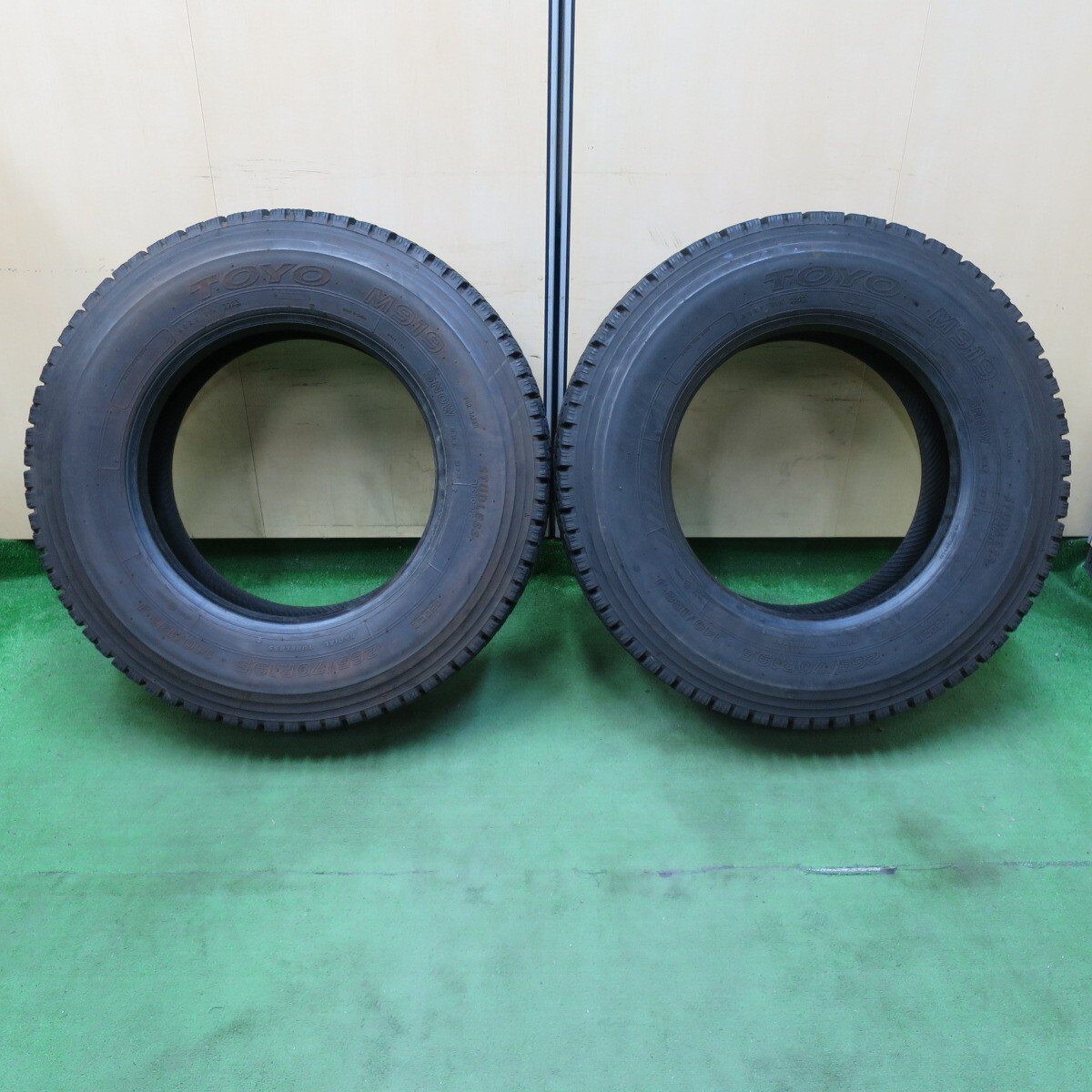 バリ溝!23年!9.5分!2本★トラック タイヤ 265/70R19.5 140/138J スタッドレス トーヨー M919 19.5インチ★5010608イスタ