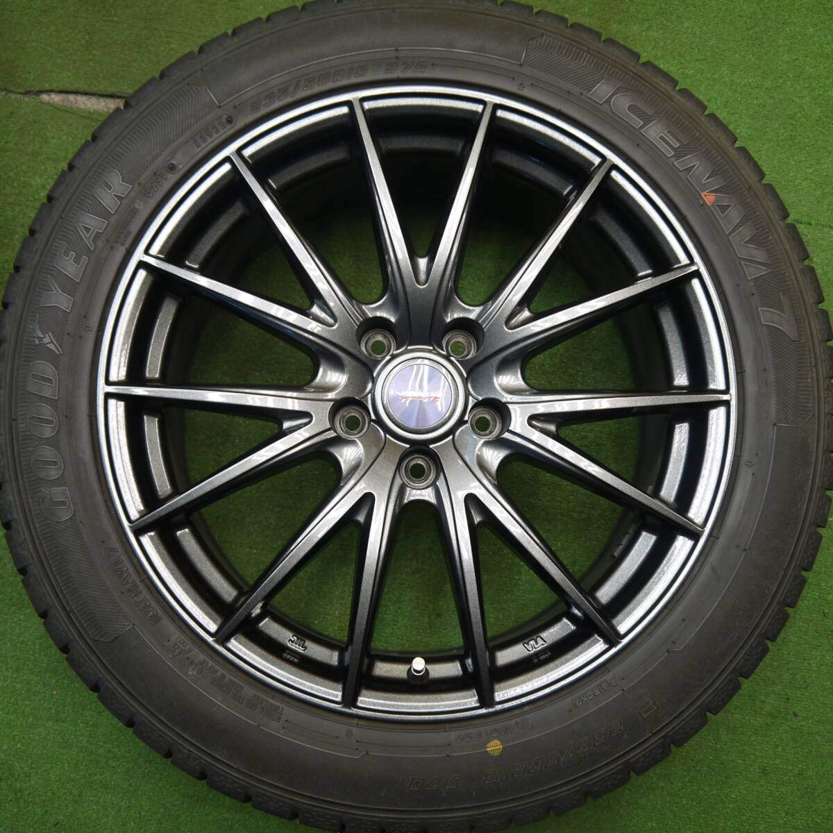 バリ溝!22年!キレイ!9.5分★スタッドレス 235/50R18 グッドイヤー アイスナビ7 VELVA SPORTZ ヴェルヴァ 18インチ PCD114.3/5H★5040805Hス