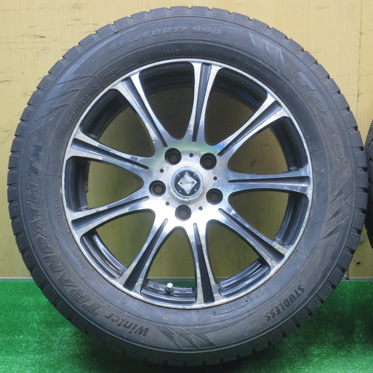 バリ溝!9.5分以上★スタッドレス 225/60R17 トーヨー ウインター トランパス TX RiZLEY ライツレー 17インチ PCD114.3/5H★5102604NJス