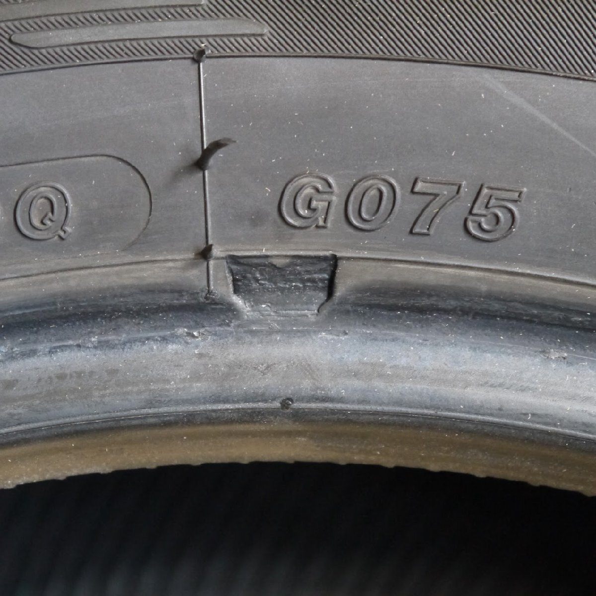 バリ溝!9.5分★スタッドレス 225/60R17 ヨコハマ アイスガード G075 17インチ フォレスター アルファード等★4110609Hスタ