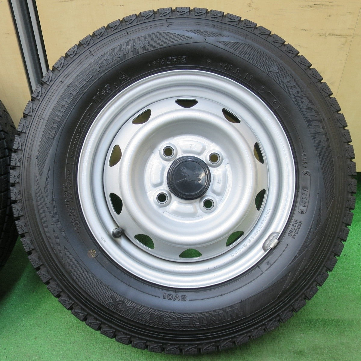 バリ溝!21年!キレイ!9.5分以上★スタッドレス 145R12 6PR ダンロップ ウインターマックス SV01 スチール ホイール 12インチ PCD100/4H★5021506イス