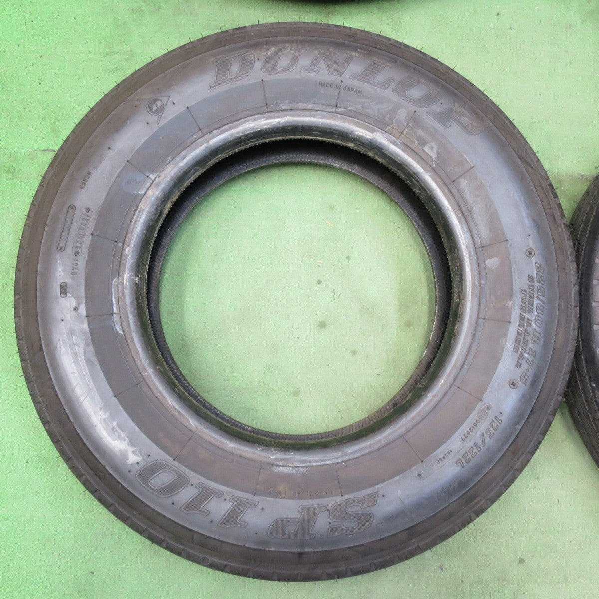 バリ溝!23年!8.5分★トラック タイヤ 225/80R17.5 123/122L ダンロップ SP110 タイヤ 17.5インチ★5071403イノタ