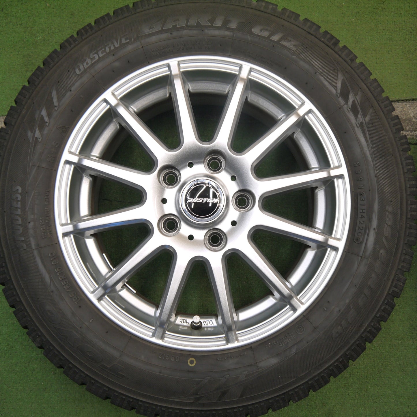 バリ溝!キレイ!9分★スタッドレス 195/65R15 トーヨー オブザーブ ガリット GIZ BUSTER バスター 15インチ PCD114.3/5H★5060915Hス